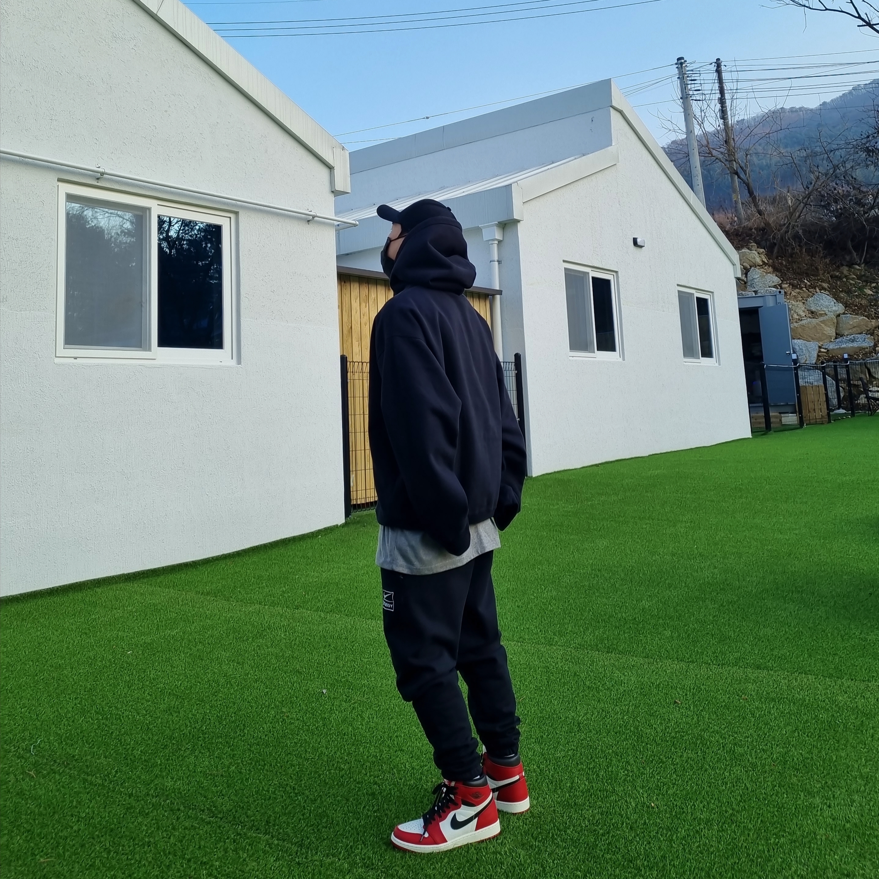 Nike x Stussy NRG RA Washed Fleece Pants Black (DN4031-010), Jordan 1 Retro High OG Chicago 2022 착용 스타일