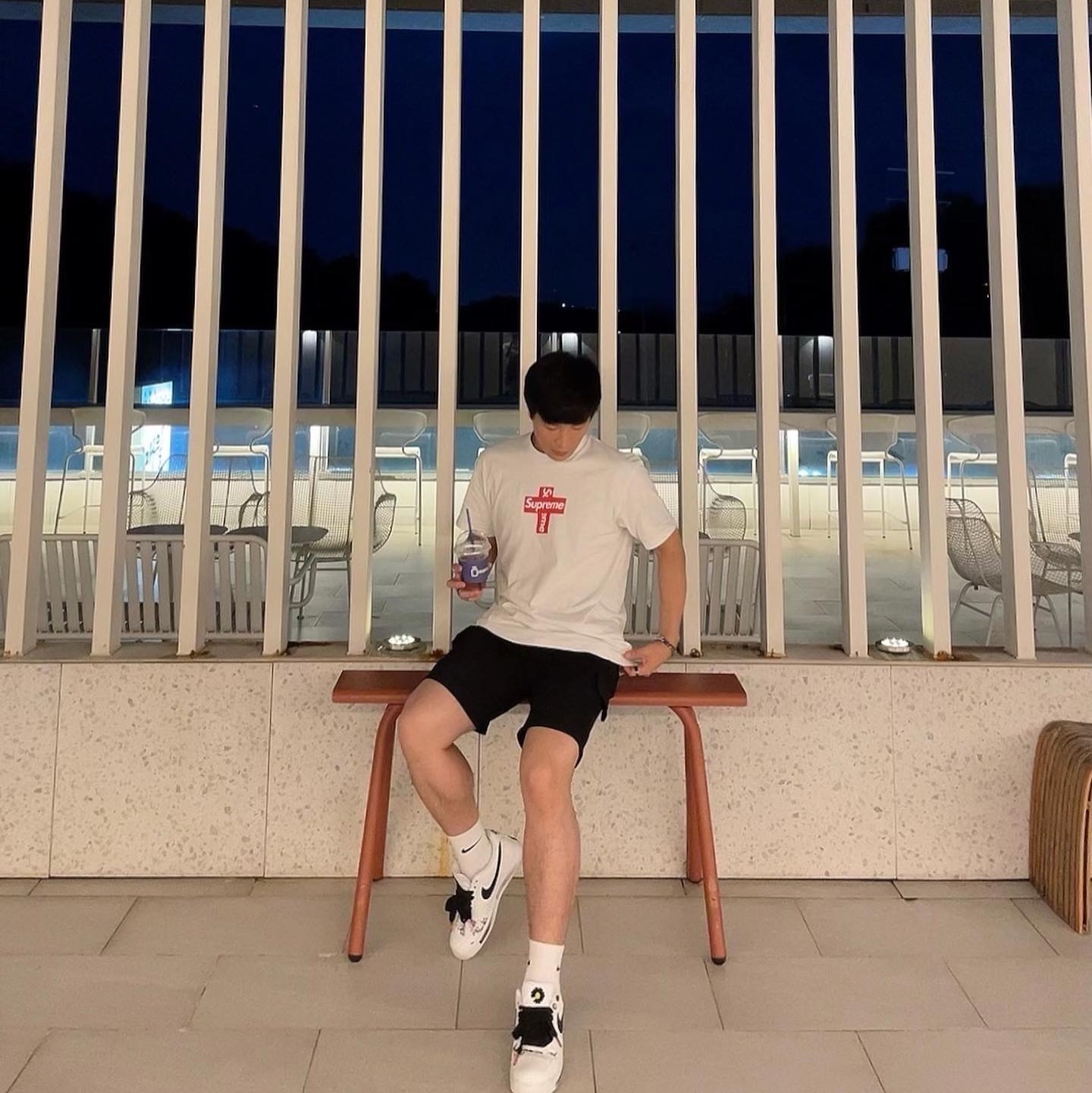 Supreme Cross Box Logo T-Shirt White - 20FW, Nike x Peaceminusone Air Force 1 Low Para-Noise 2.0 착용 스타일
