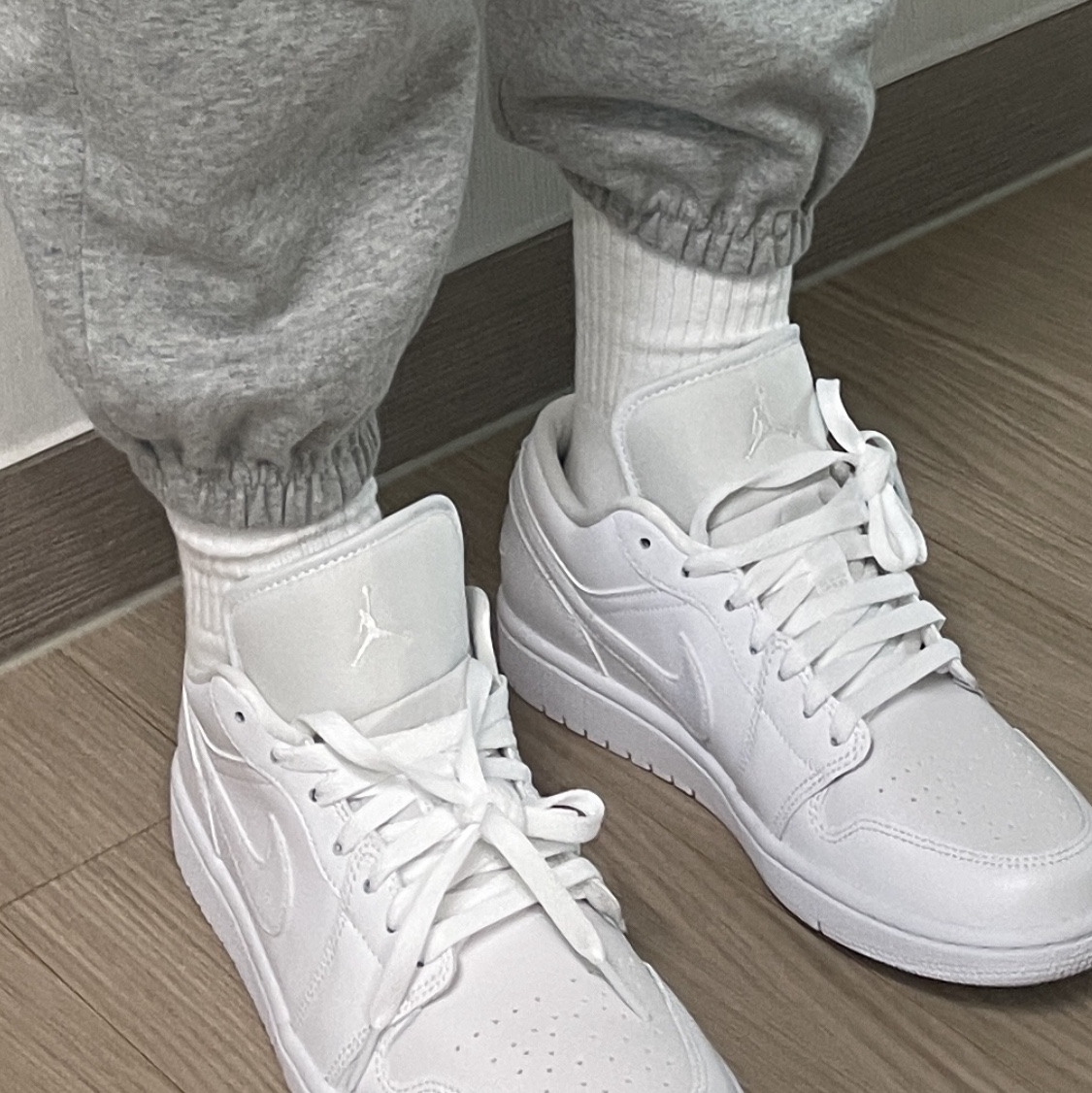 (W) Jordan 1 Low Triple White 2022 착용 스타일