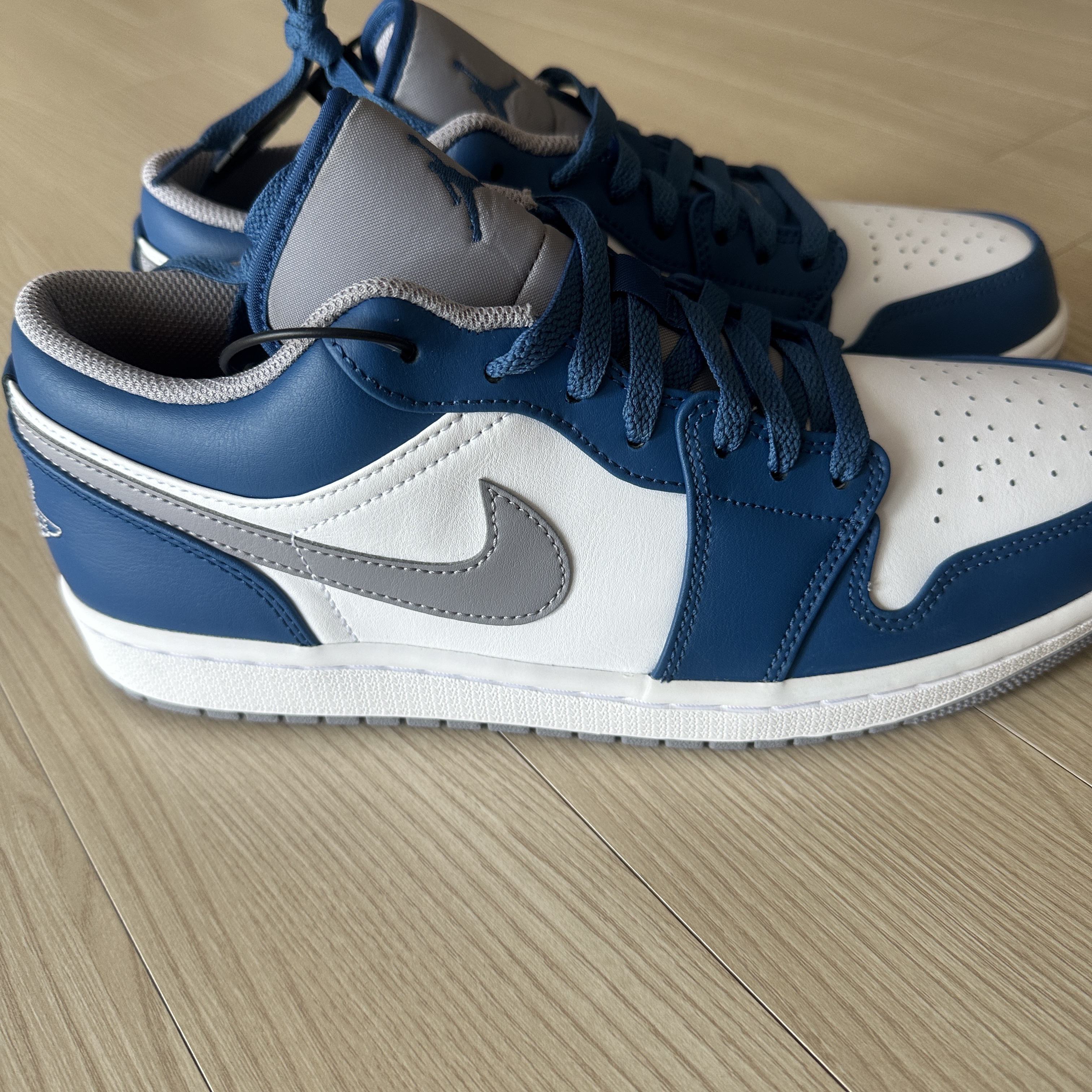 Jordan 1 Low True Blue Cement Grey 착용 스타일
