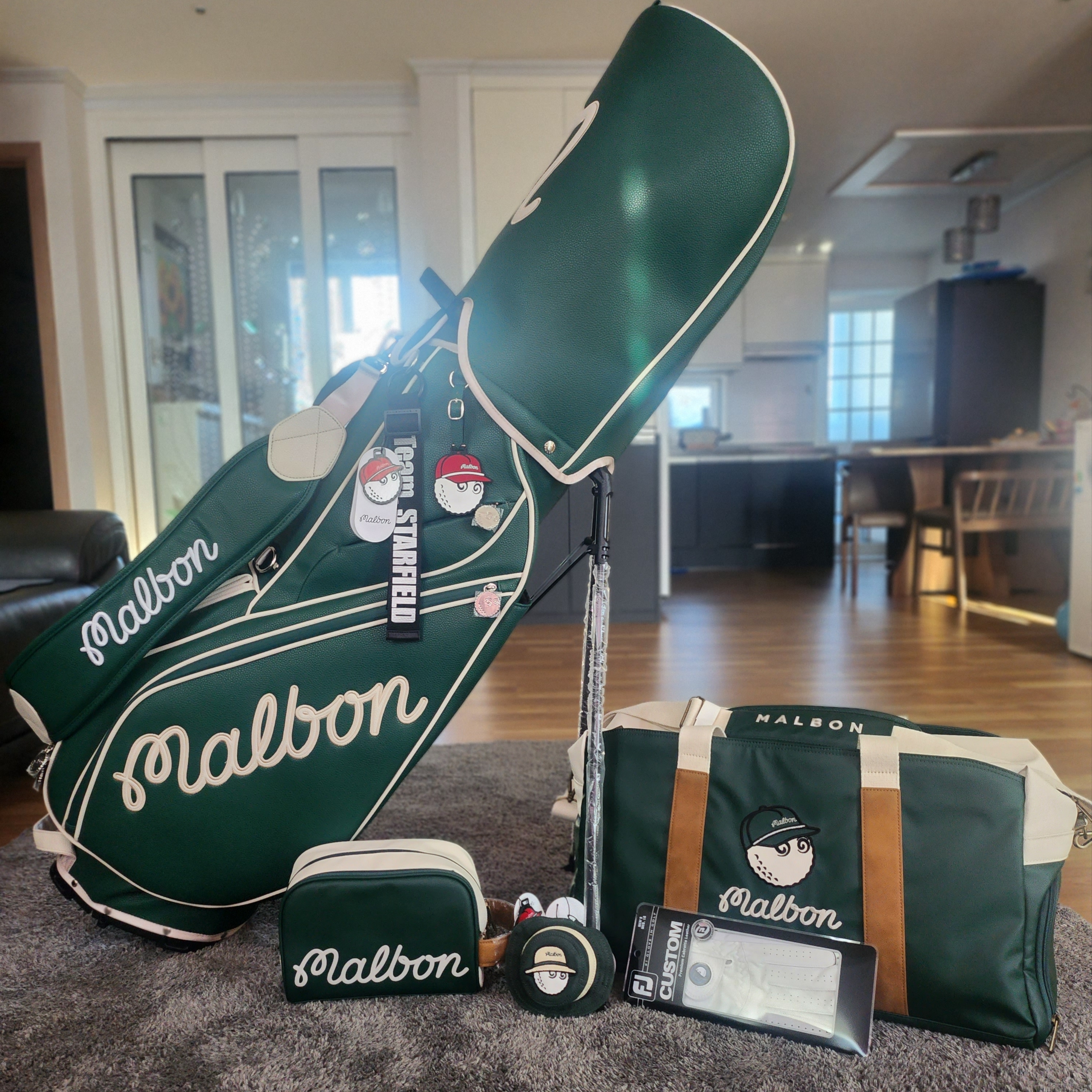 Malbon Golf Solid Point Stand Bag Green, Malbon Golf Buckets Ball Case Green 착용 스타일