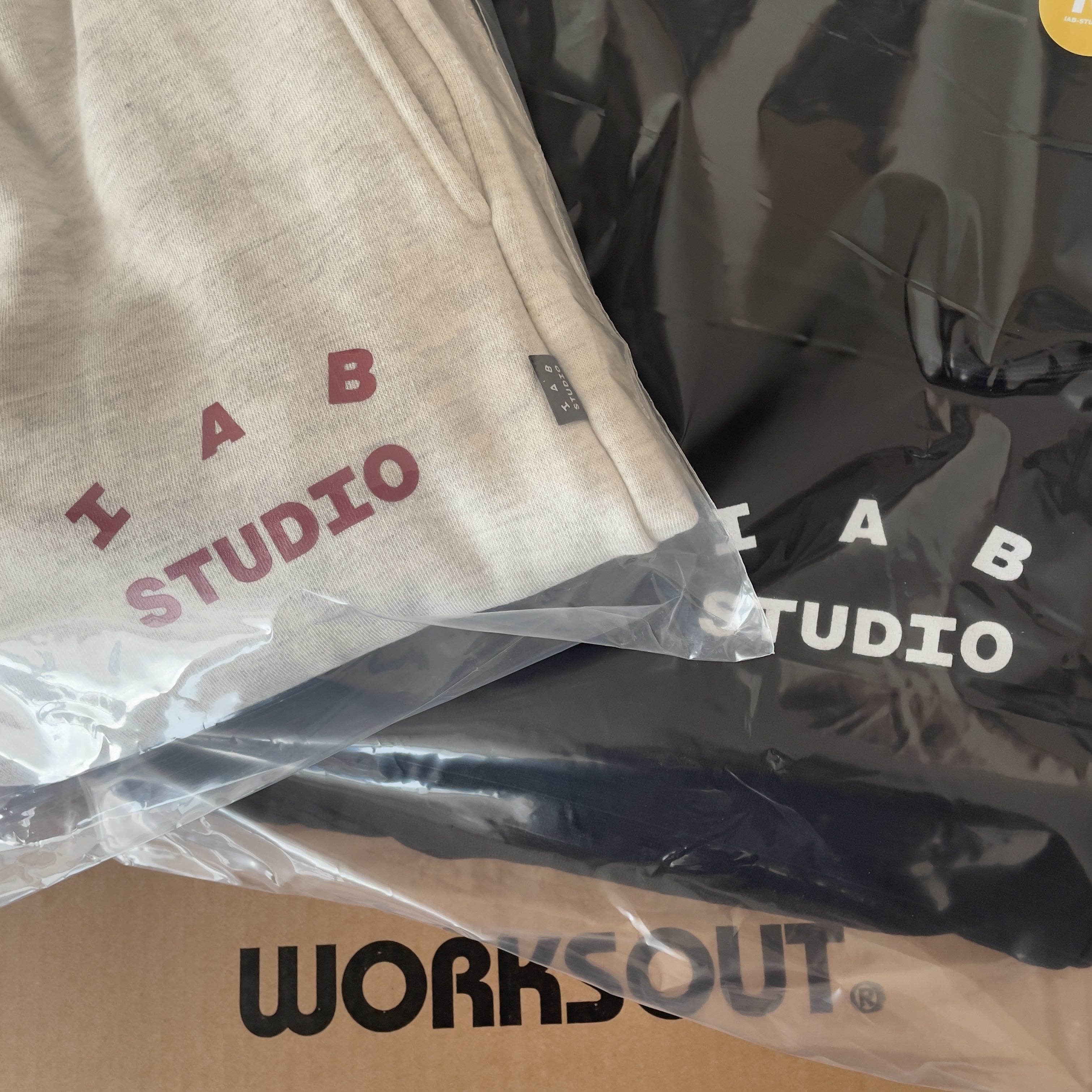 IAB Studio Sweatpants Oatmeal Burgundy - 23SS, IAB Studio Sweatpants Black White - 23SS 착용 스타일