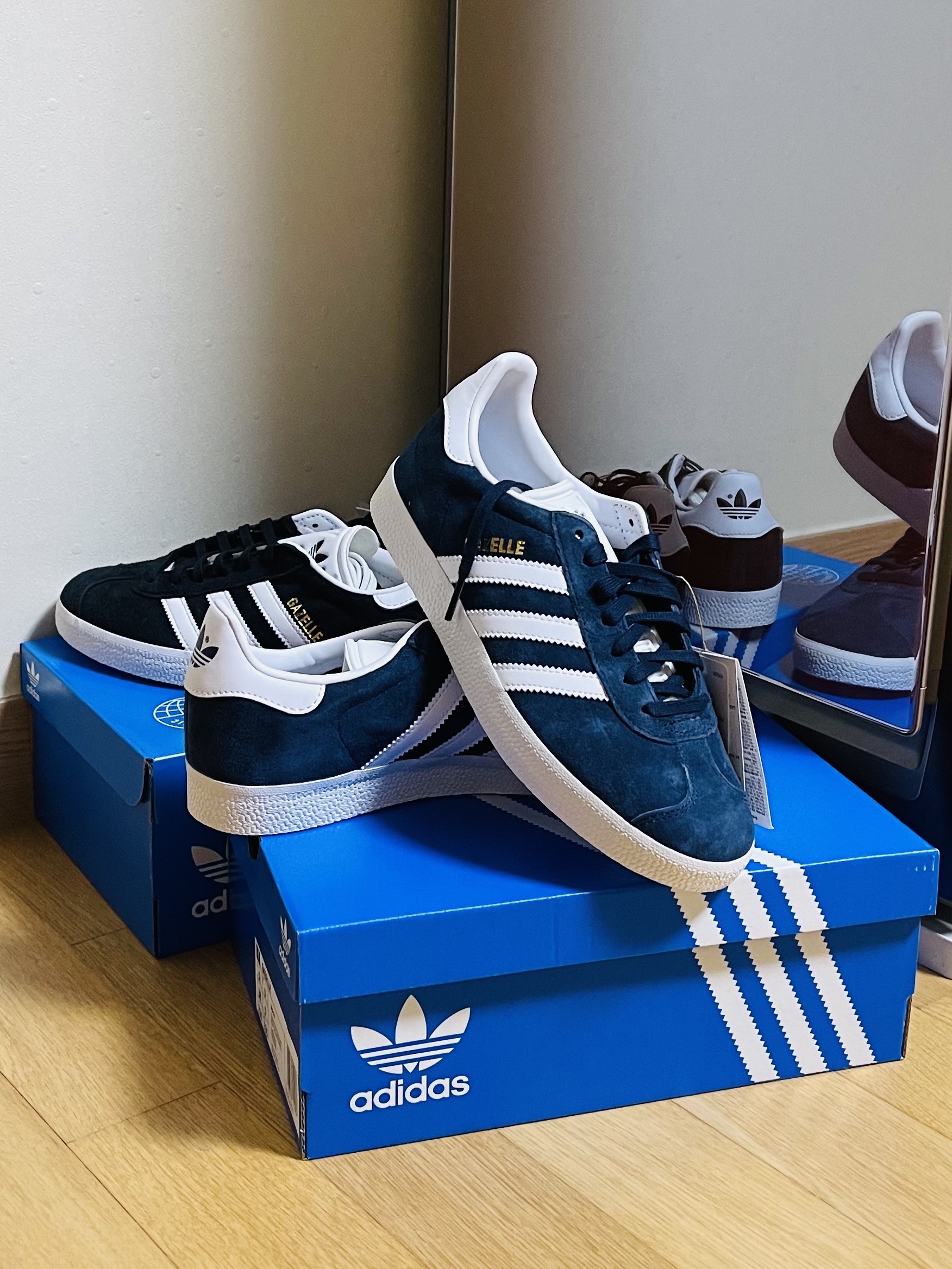 Adidas Gazelle Collegiate Navy, Adidas Gazelle Core Black White 착용 스타일