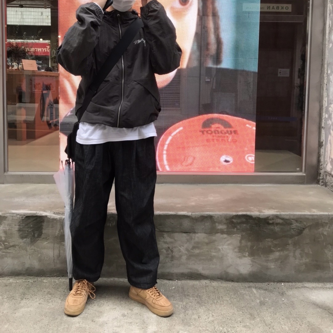 Stussy Wave Dye Beach Shell Jacket Black, Nike Air Force 1 '07 WB Flax 착용 스타일