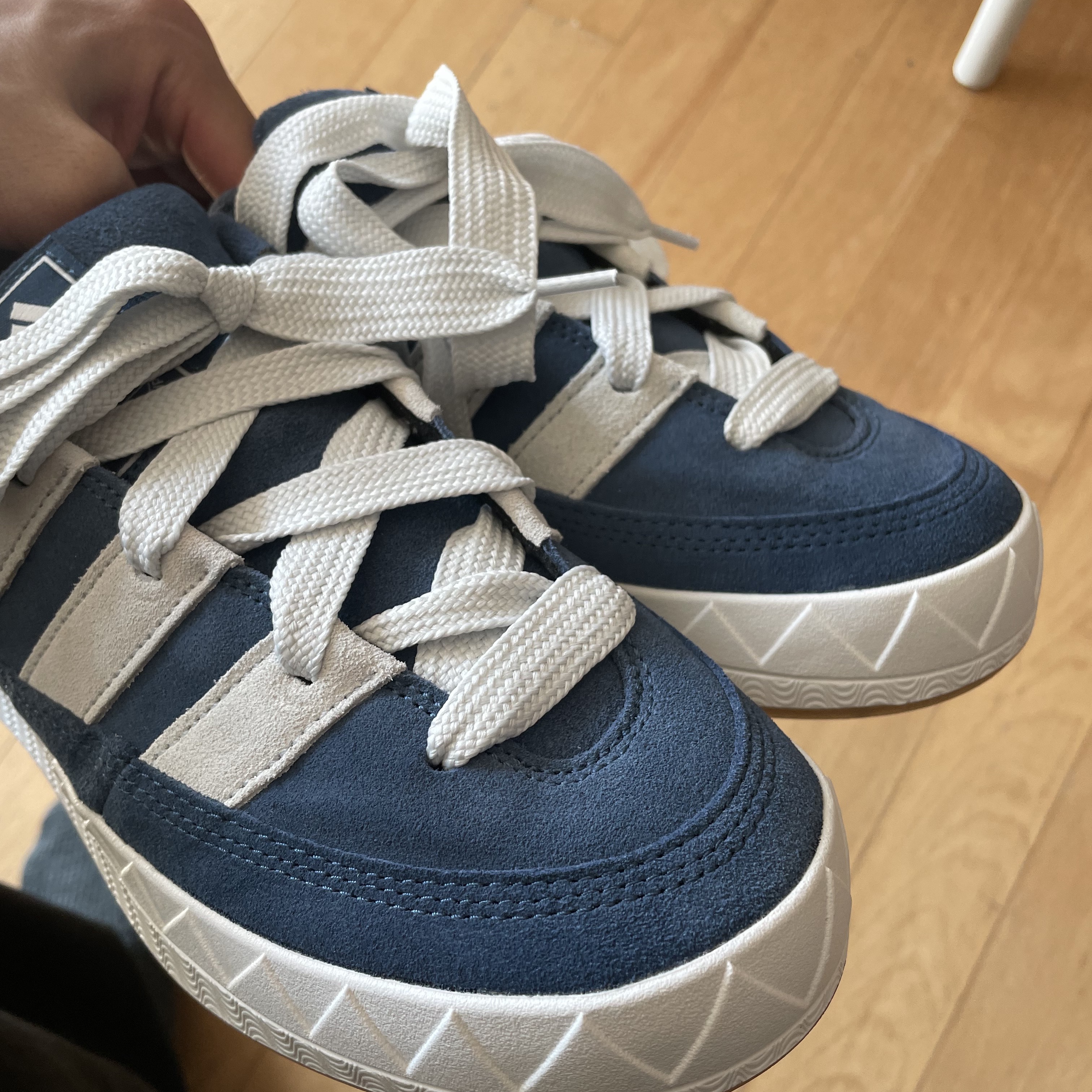 Adidas Adimatic Night Marin 착용 스타일