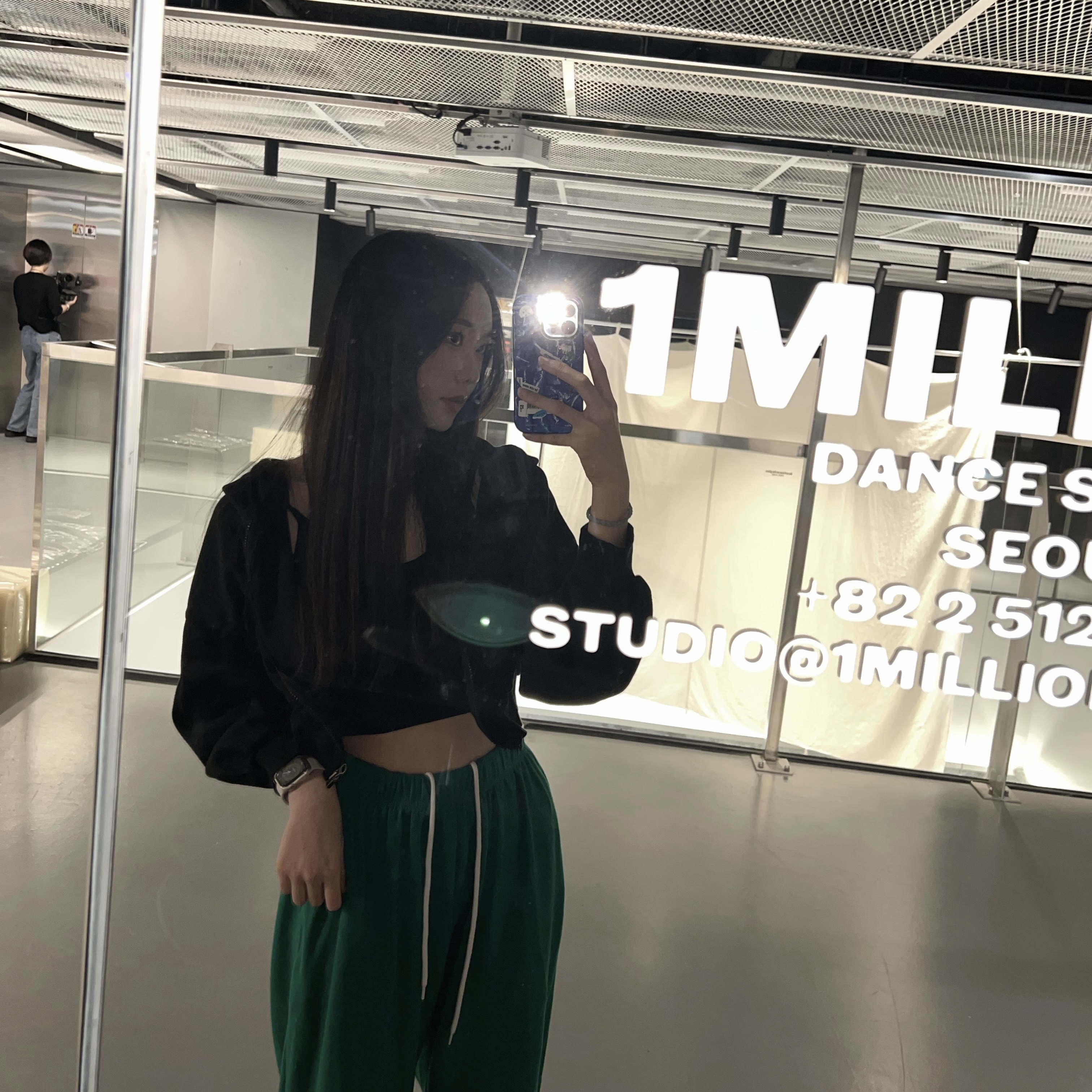 Casetify x Ader Error iPhone Tube Magsafe Case Blue, (W) Jordan 1 Retro High OG Lucky Green 착용 스타일 - 2