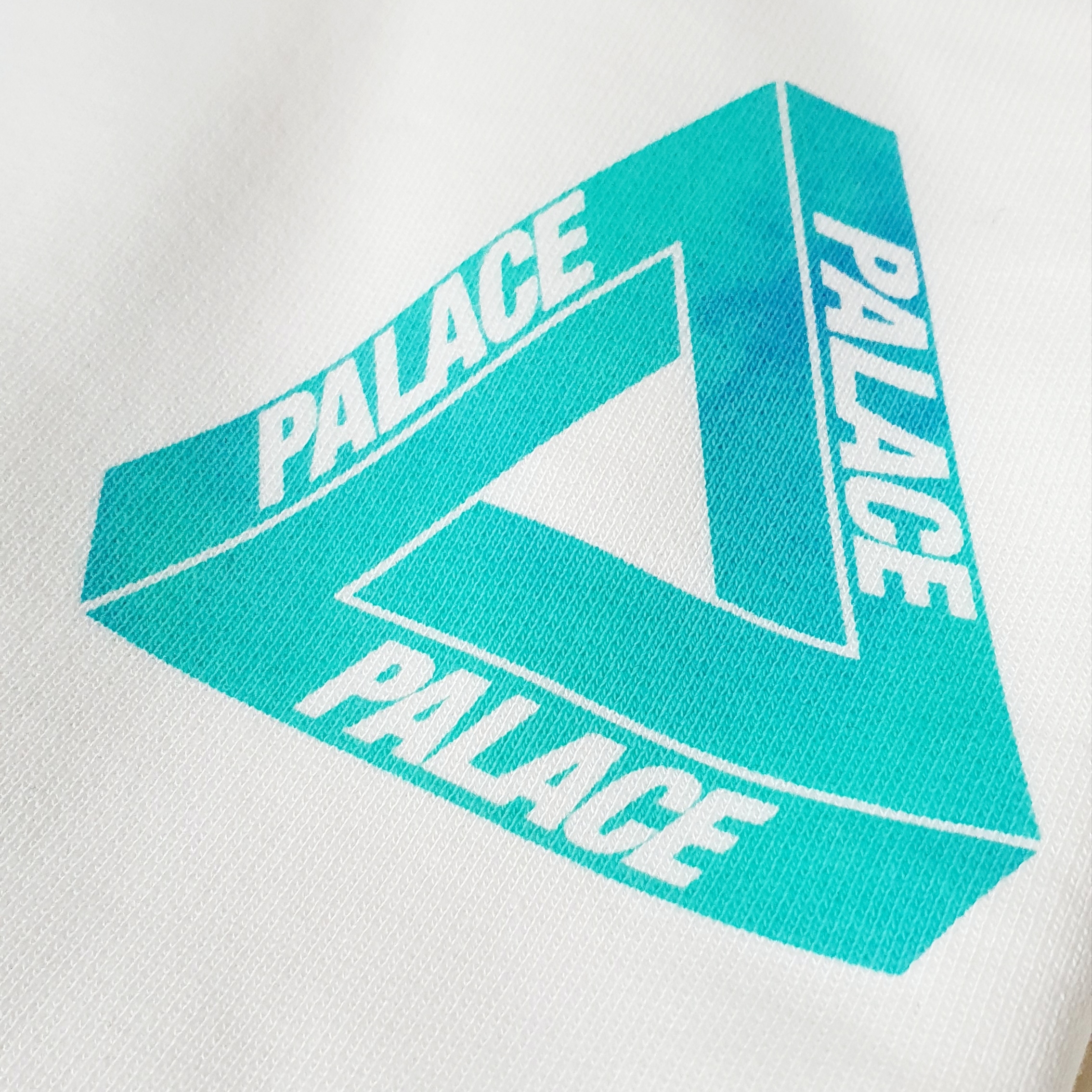 Palace Reacto Tri-Ferg Hood White - 23SS 착용 스타일 - 1