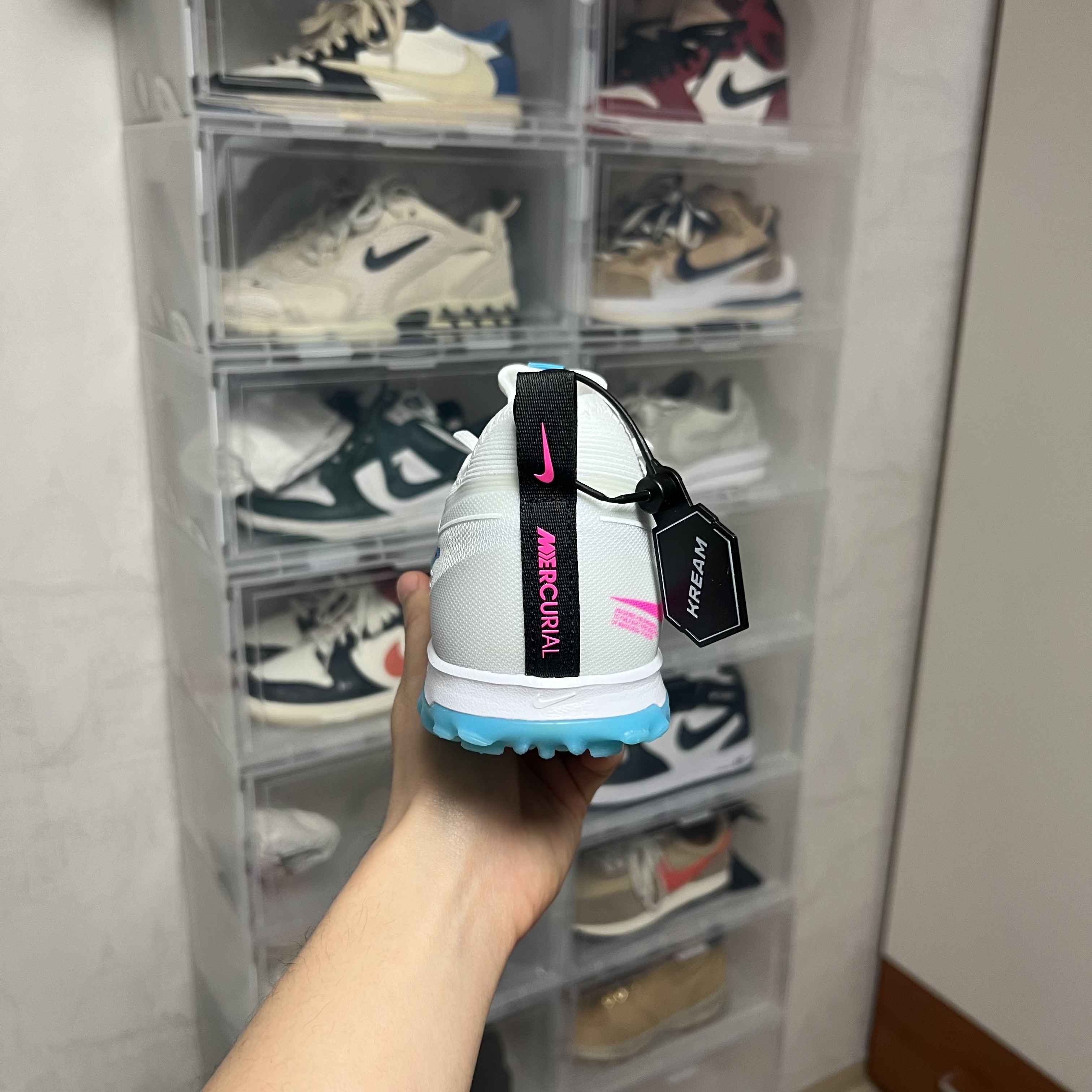 Nike Zoom Mercurial Vapor 15 Pro TF White Baltic Blue, Jordan 1 x Travis Scott x Fragment Retro Low OG SP Military Blue 착용 스타일 - 4