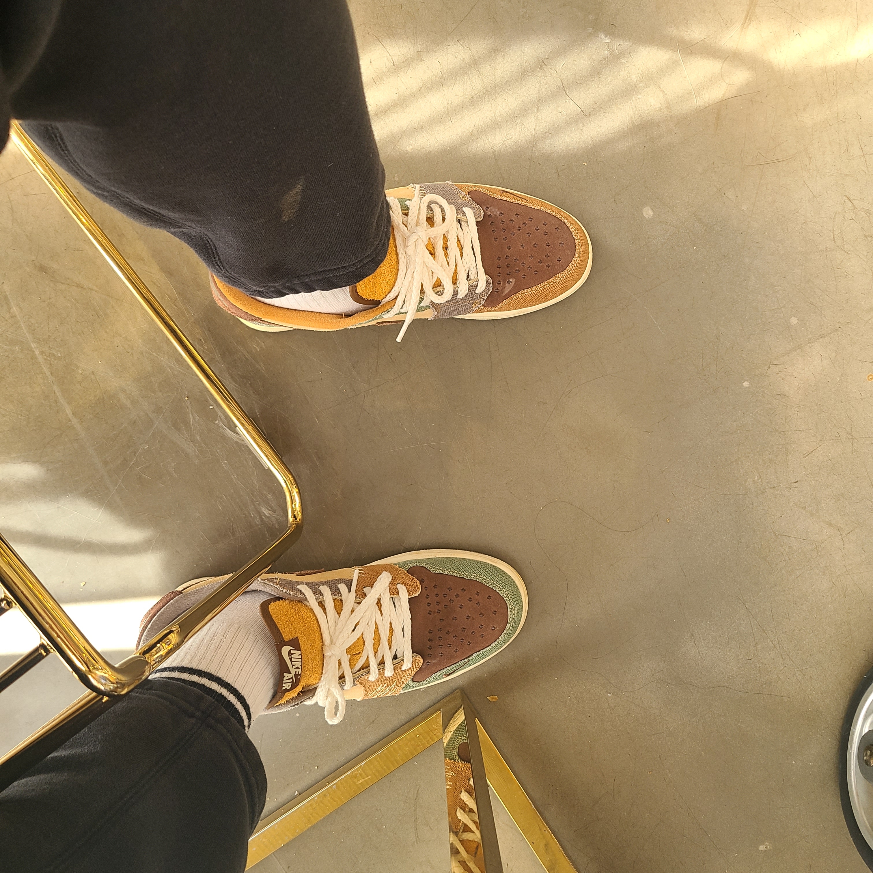 Jordan 1 x Zion Williamson Retro Low OG Flax and Oil Green 착용 스타일