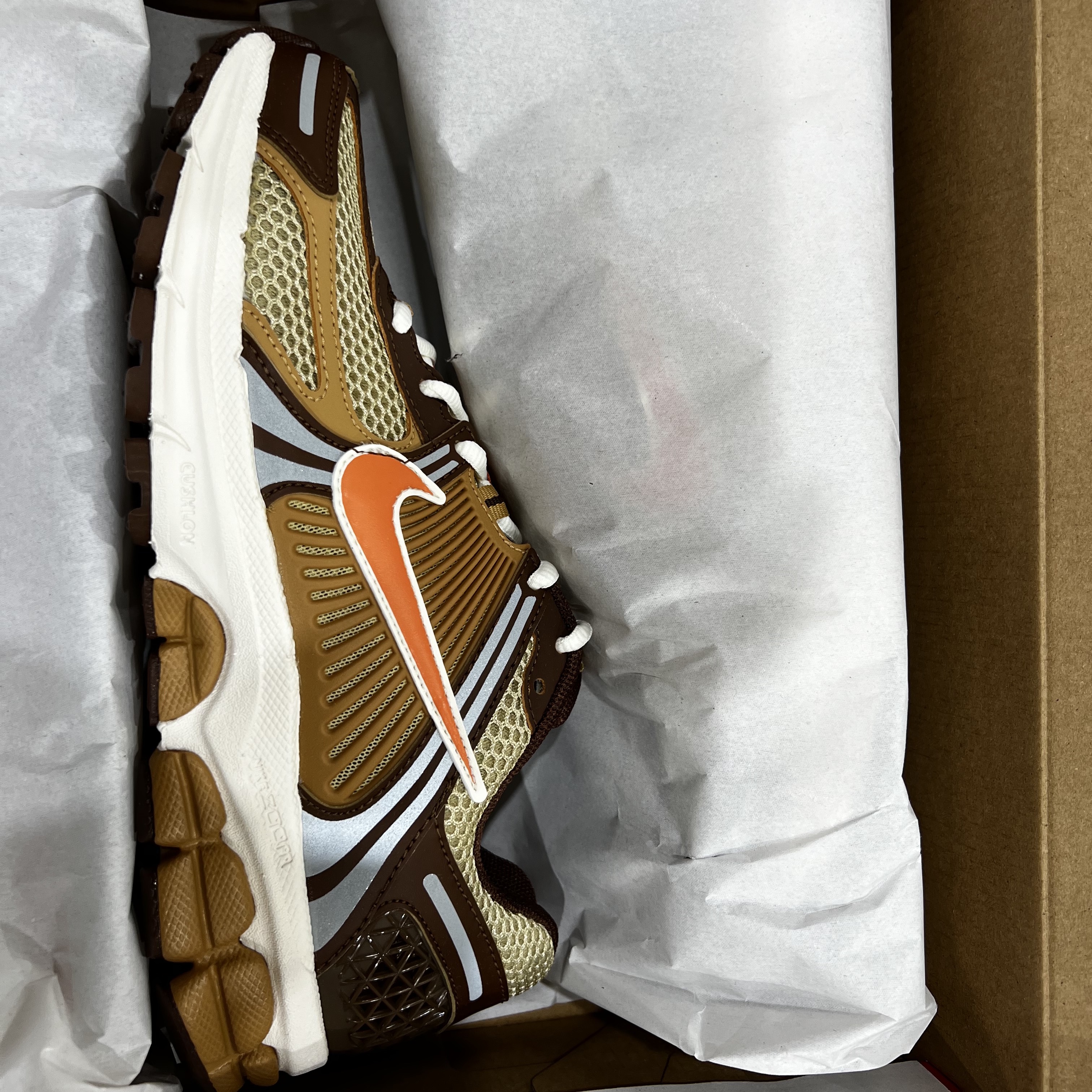 Nike Zoom Vomero 5 Wheat Grass and Cacao Wow 착용 스타일