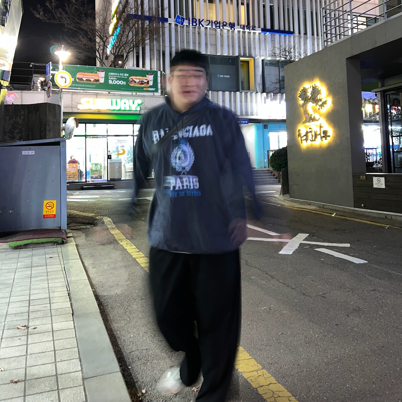 Balenciaga Oversized College 1917 Hoodie Blue, Adidas Yeezy Boost 700 Analog 2019 착용 스타일 - 2