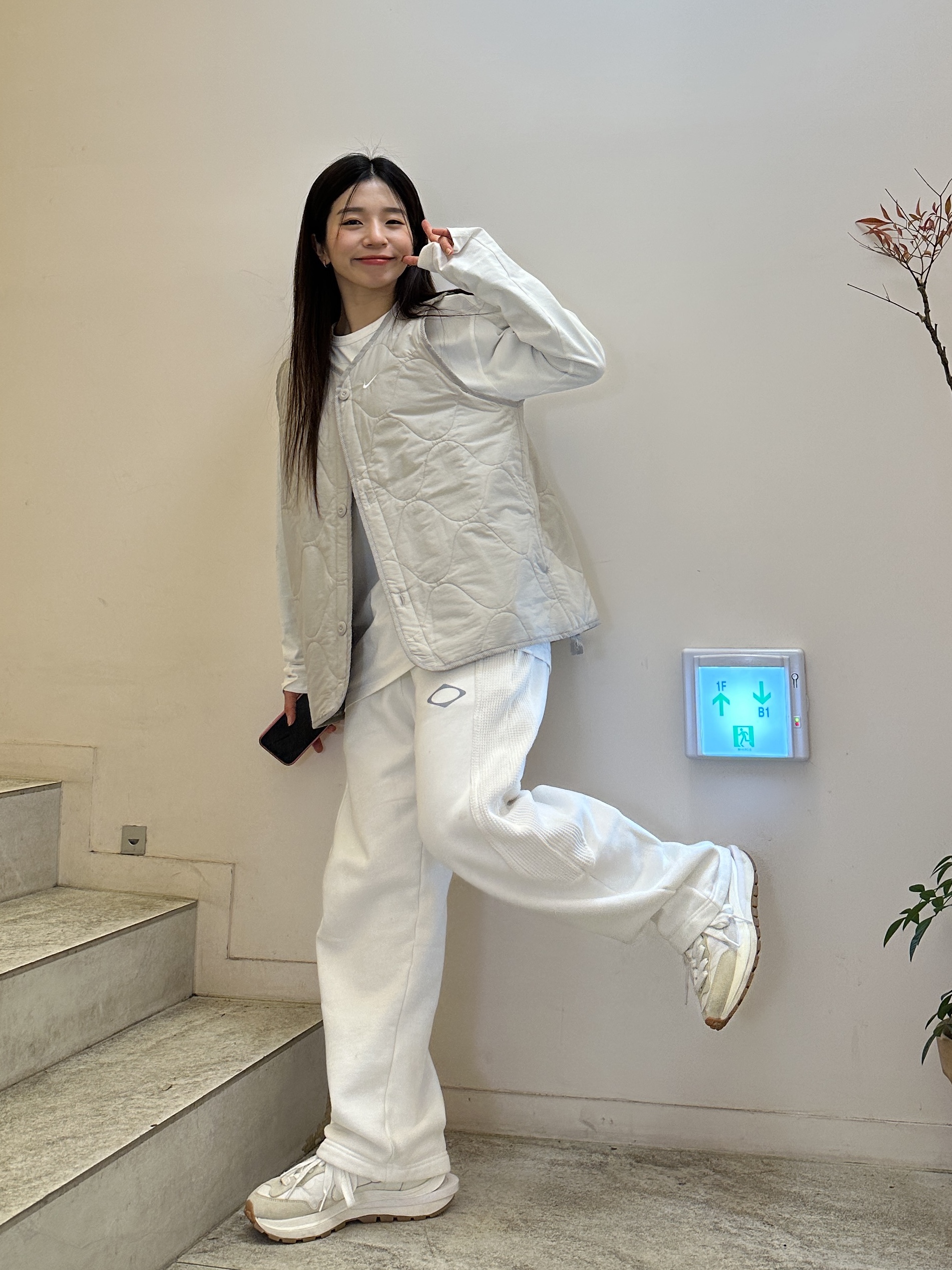 Nike x Sacai VaporWaffle White and Gum 착용 스타일