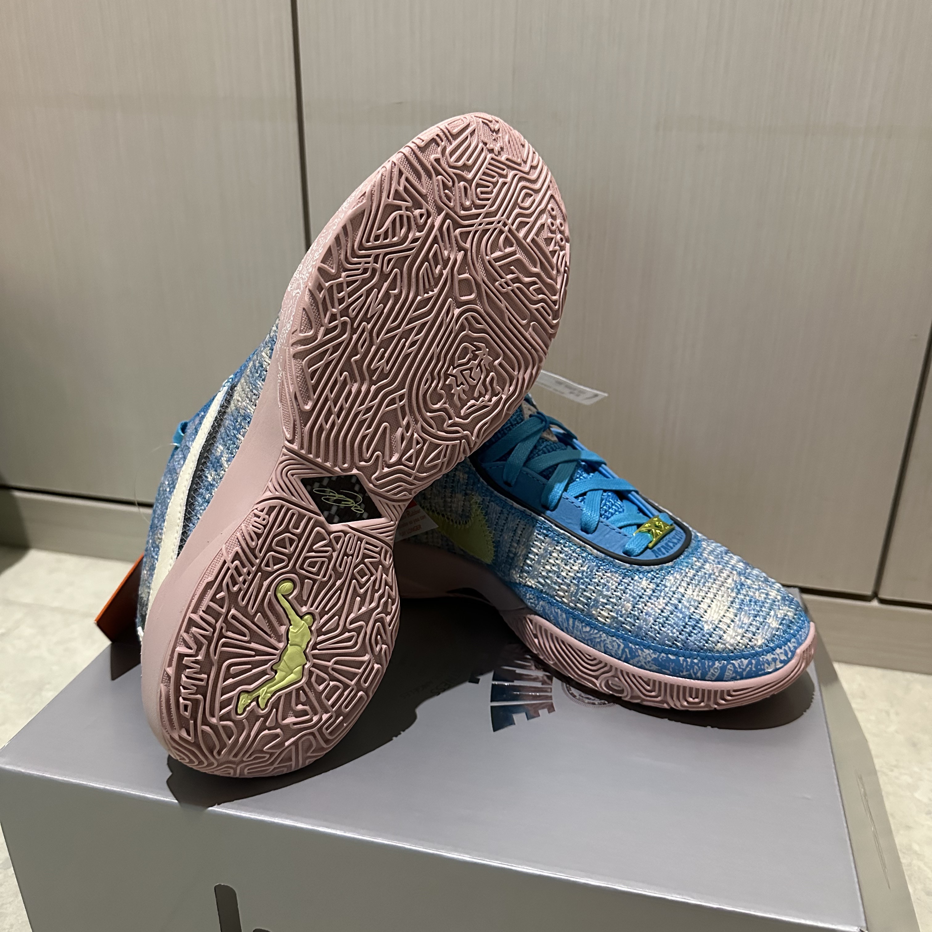 Nike LeBron XX ASW EP Blue Lightning Coconut Milk 착용 스타일 - 4