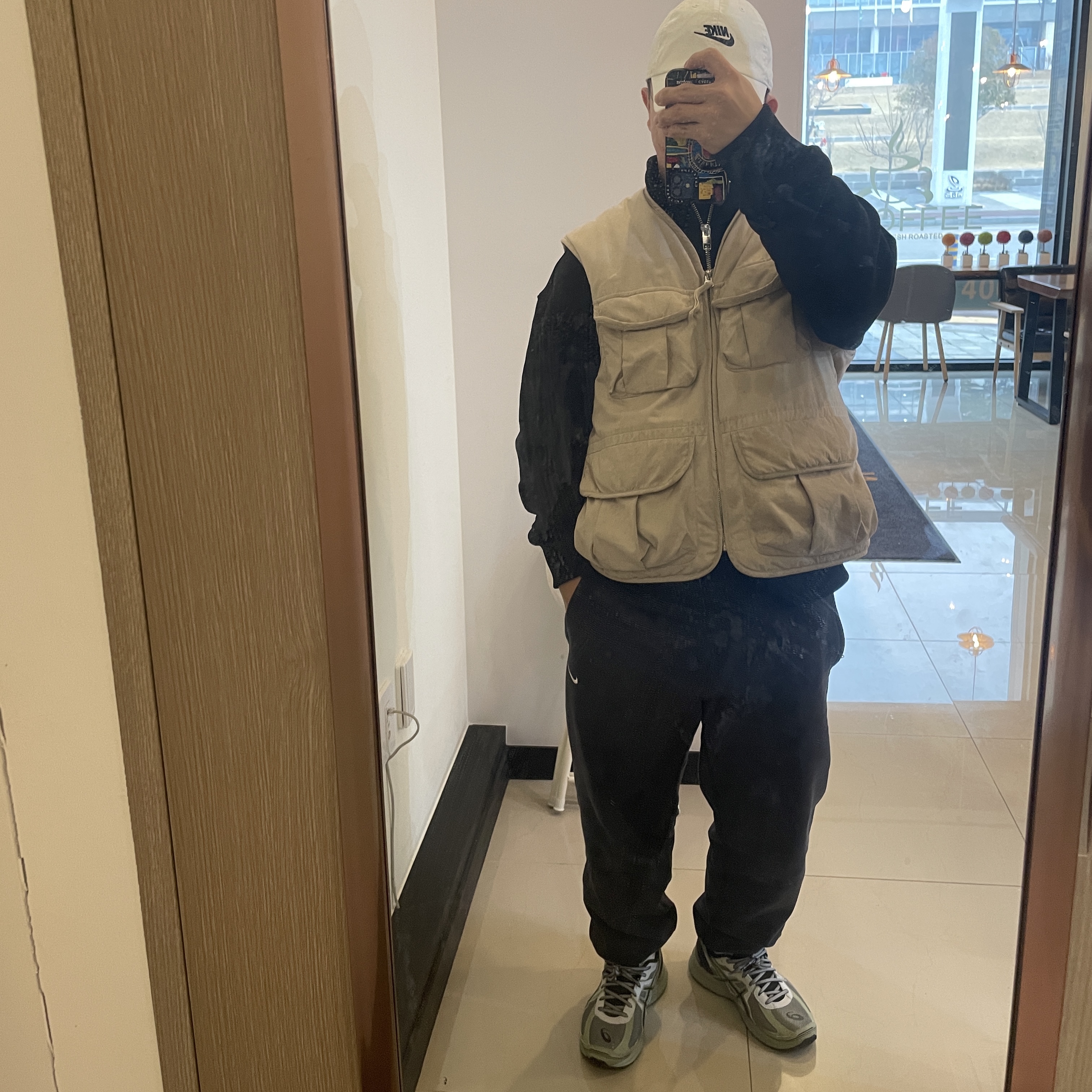 Asics Jog 100 S Sheet Rock - 2E Wide, Nike NRG Solo Swoosh Woven Track Pants Black White - Asia 착용 스타일 - 1