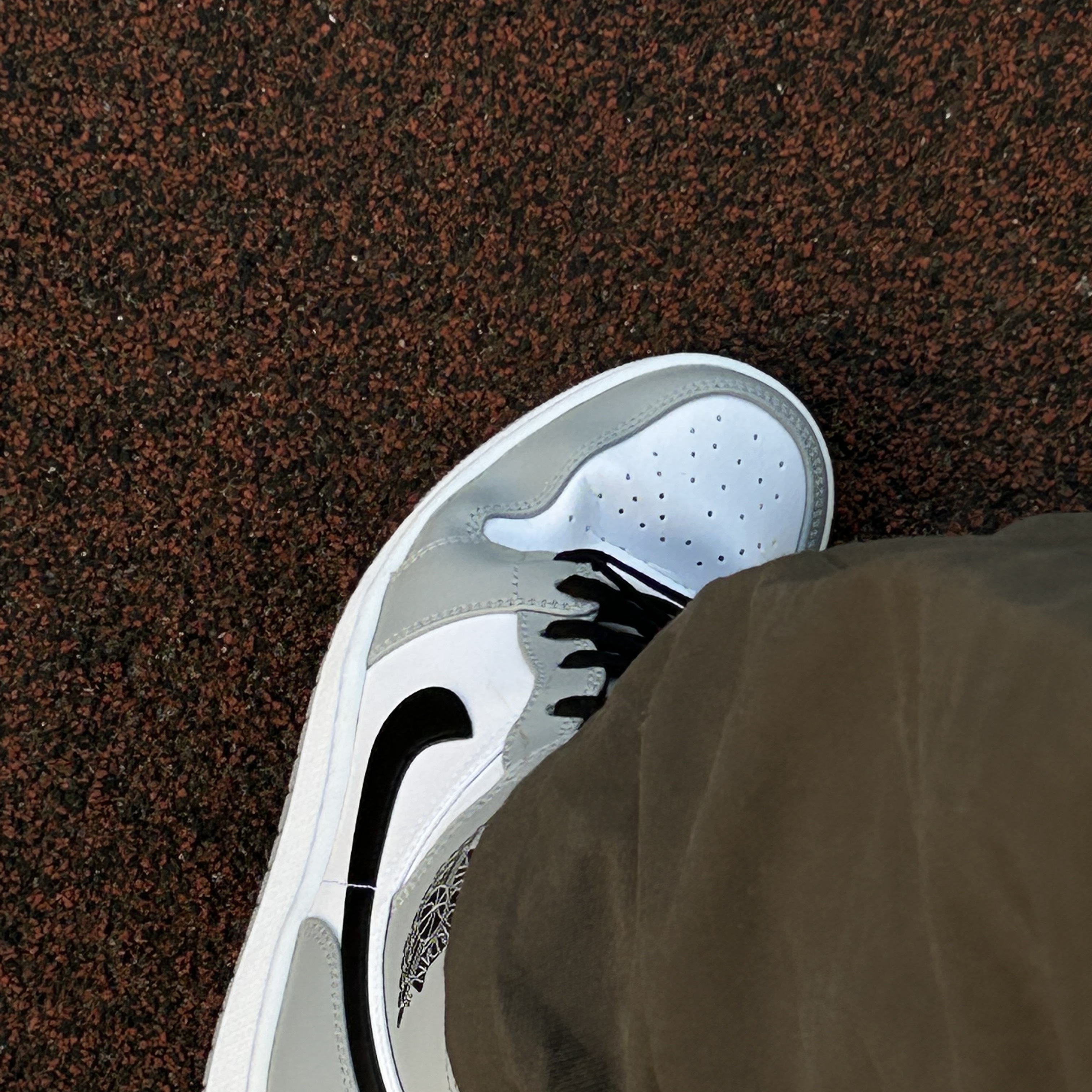 Jordan 1 Mid Light Smoke Grey 착용 스타일