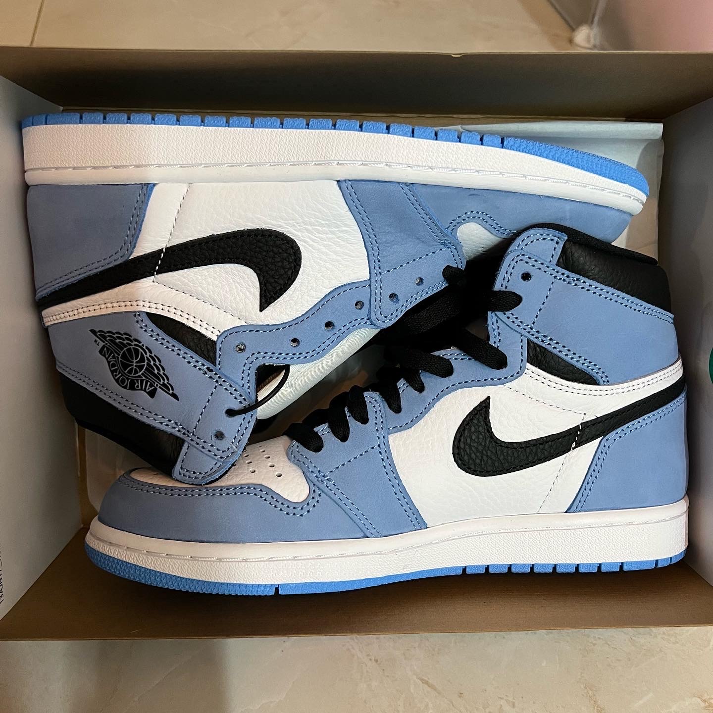 Jordan 1 Retro High OG University Blue 착용 스타일