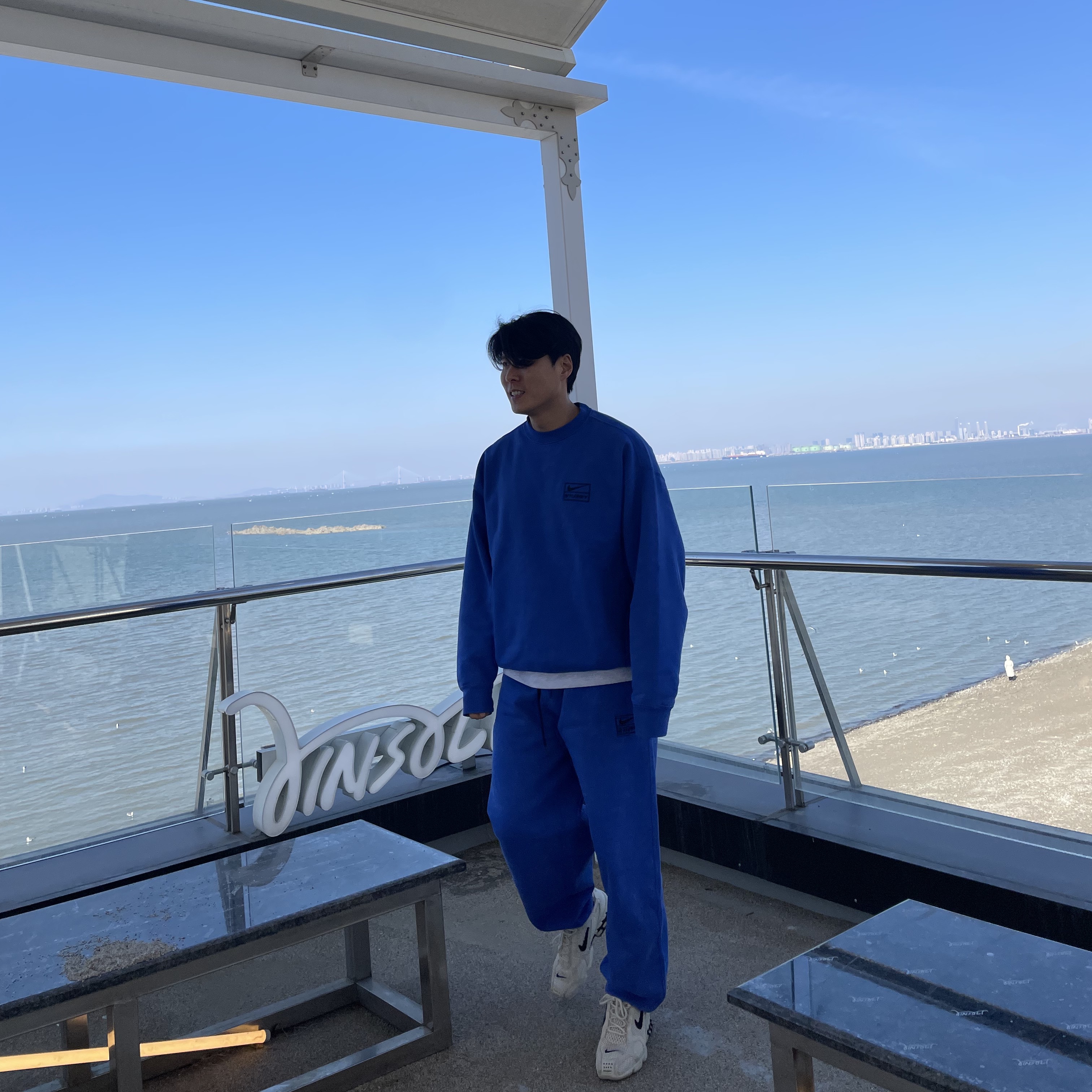 Nike x Stussy NRG Acid Washed Crewneck Game Royal (DR4024-480), Nike x Stussy NRG Acid Washed Fleece Pants Game Royal (DR4025-480) 착용 스타일 - 2
