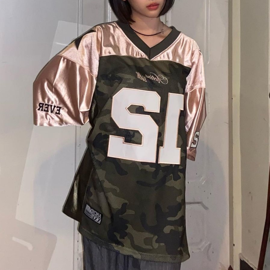 2000Archives Football T-Shirt Coral Camo 착용 스타일