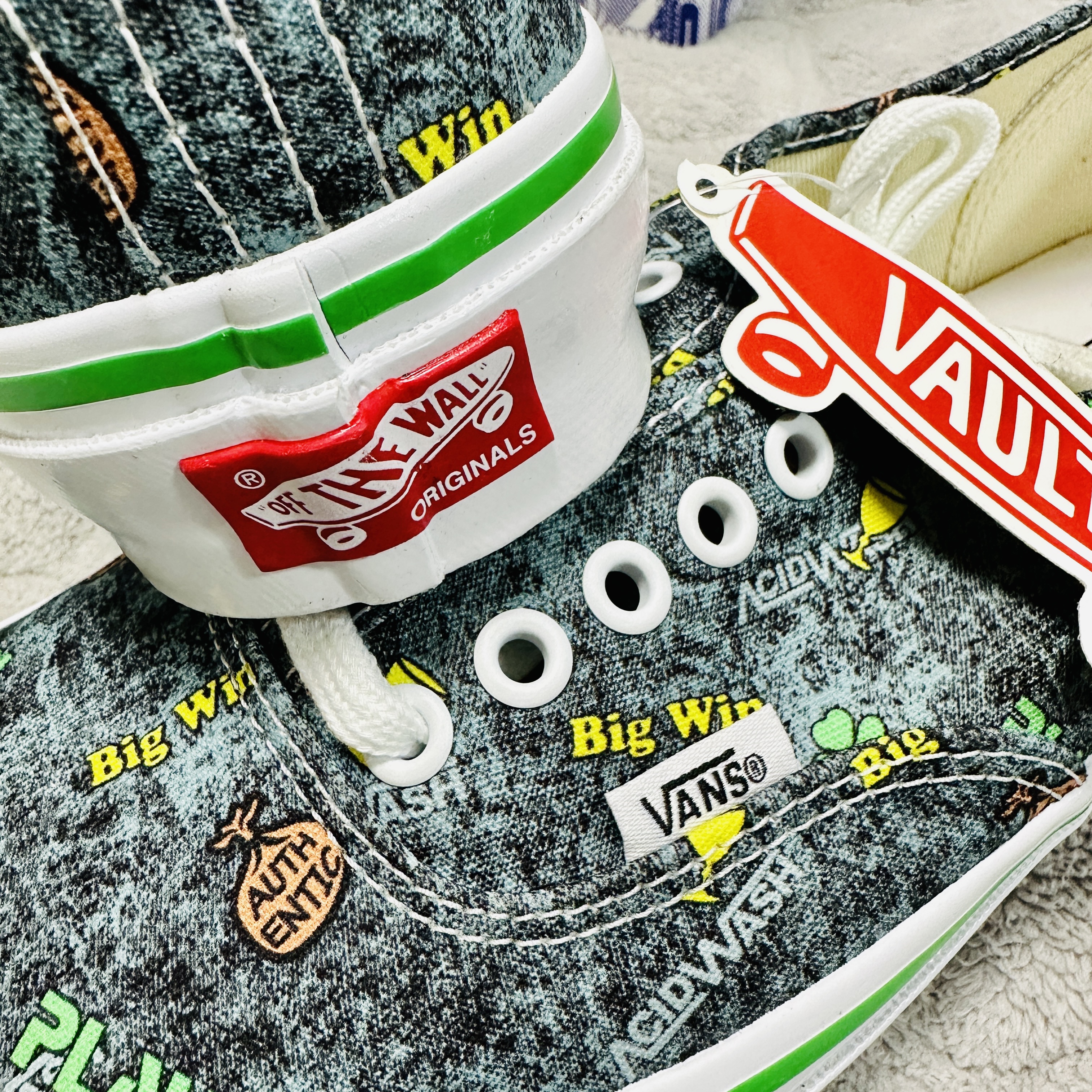 Vans Vault x Fergus Purcell OG Authentic LX Fergadelic Acid Wash 착용 스타일 - 3