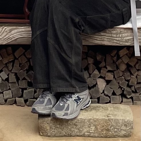 New Balance 1906R Charcoal Grey 착용 스타일