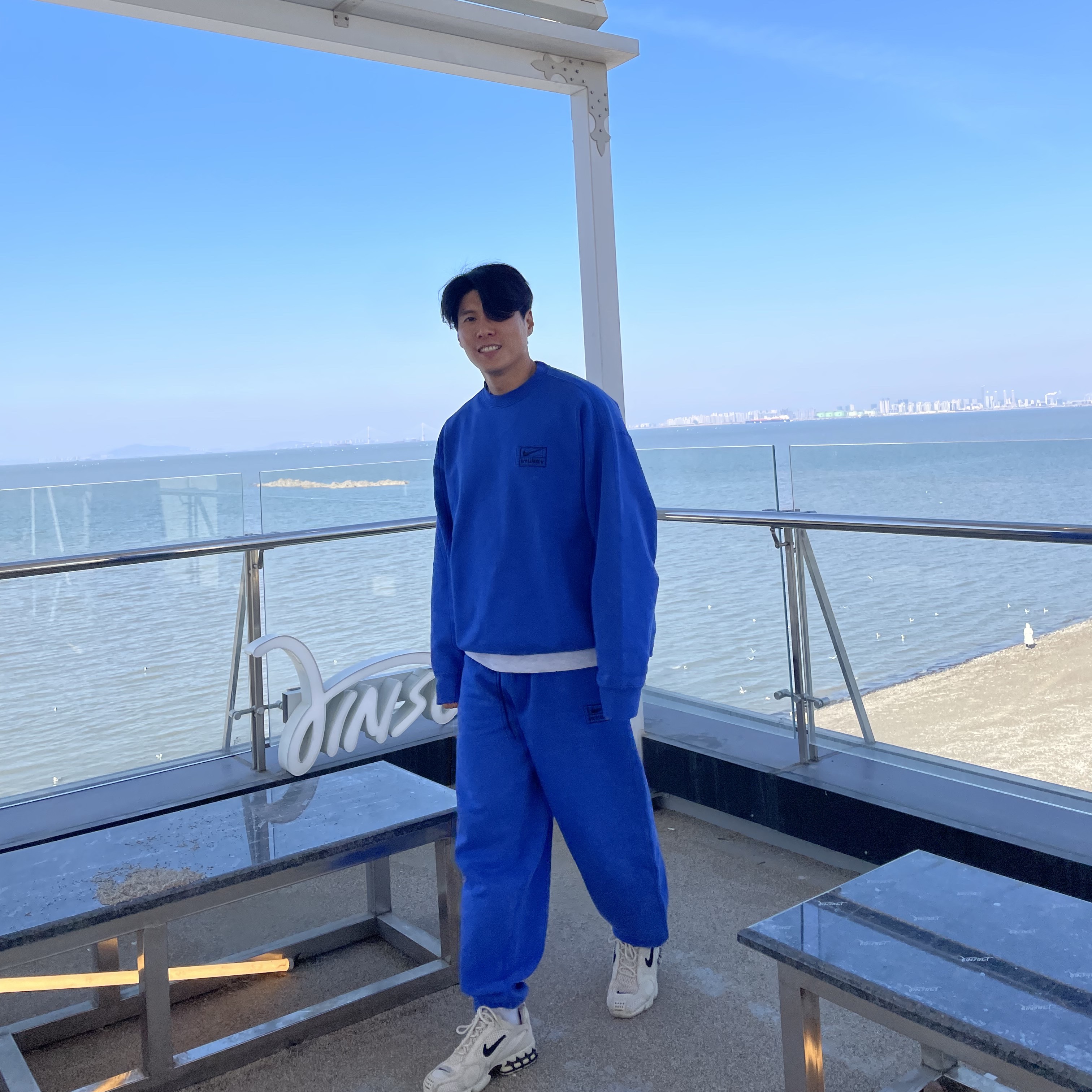 Nike x Stussy NRG Acid Washed Crewneck Game Royal (DR4024-480), Nike x Stussy NRG Acid Washed Fleece Pants Game Royal (DR4025-480) 착용 스타일 - 1