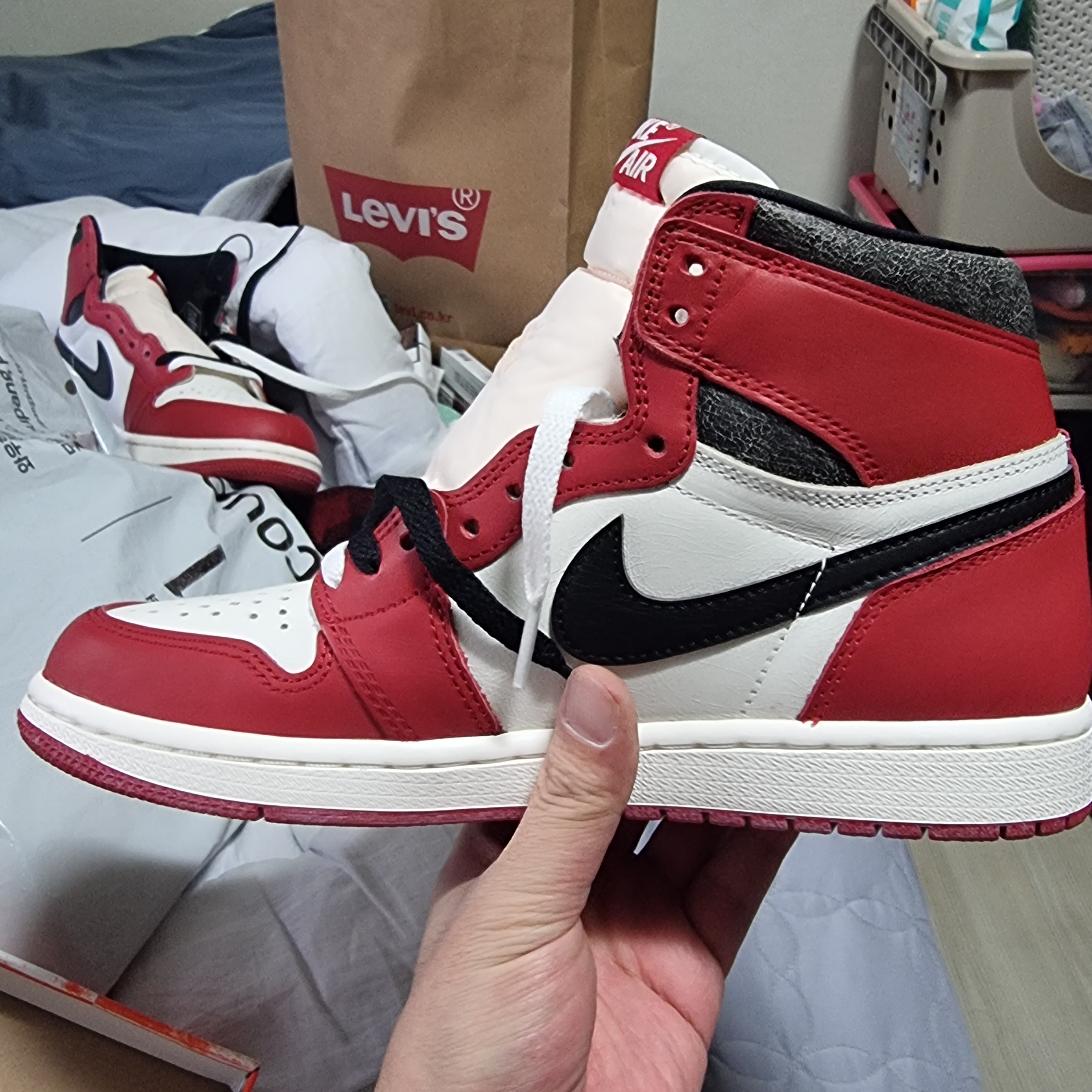 Jordan 1 Retro High OG Chicago 2022 착용 스타일 - 4