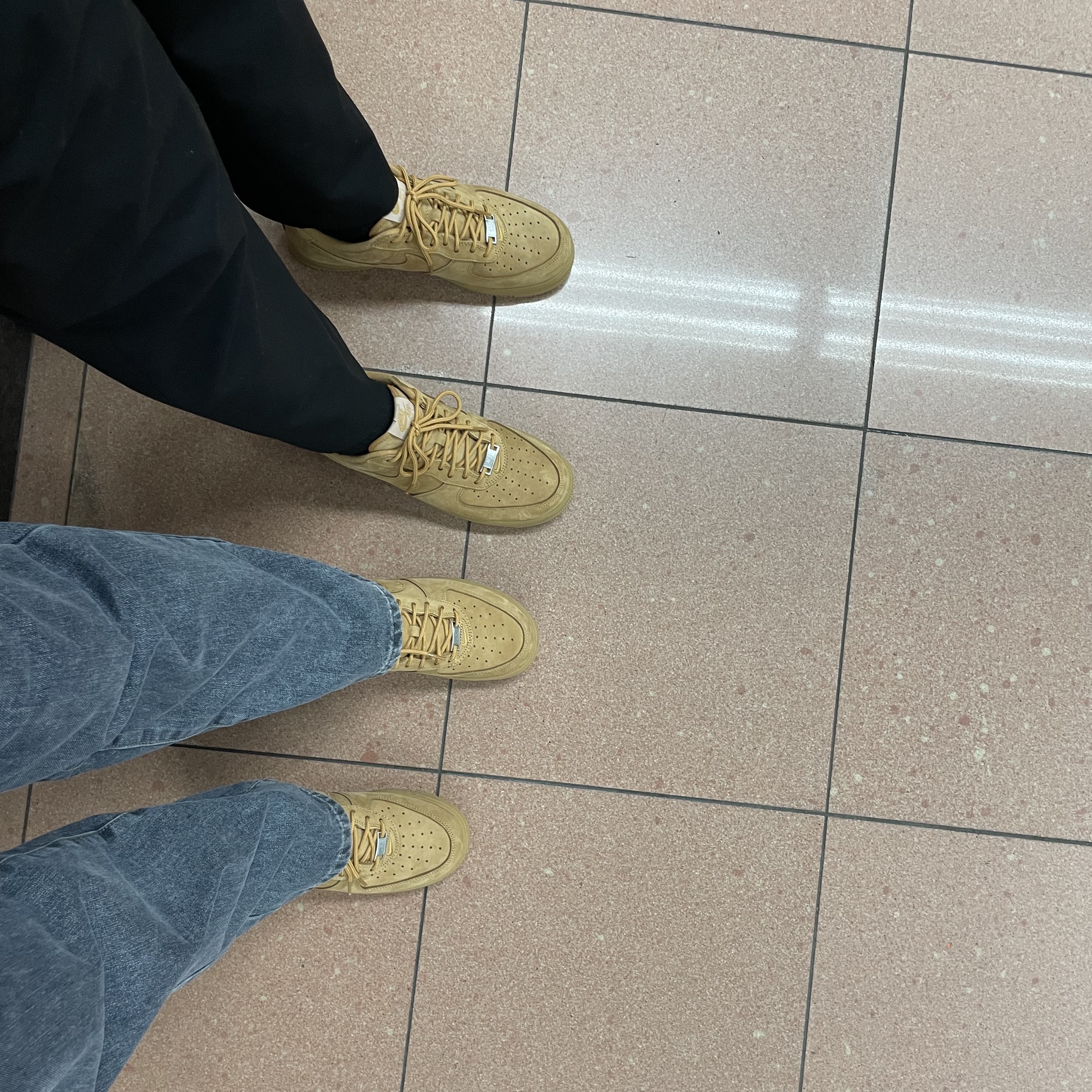 Nike x Supreme Air Force 1 Low Flax 착용 스타일