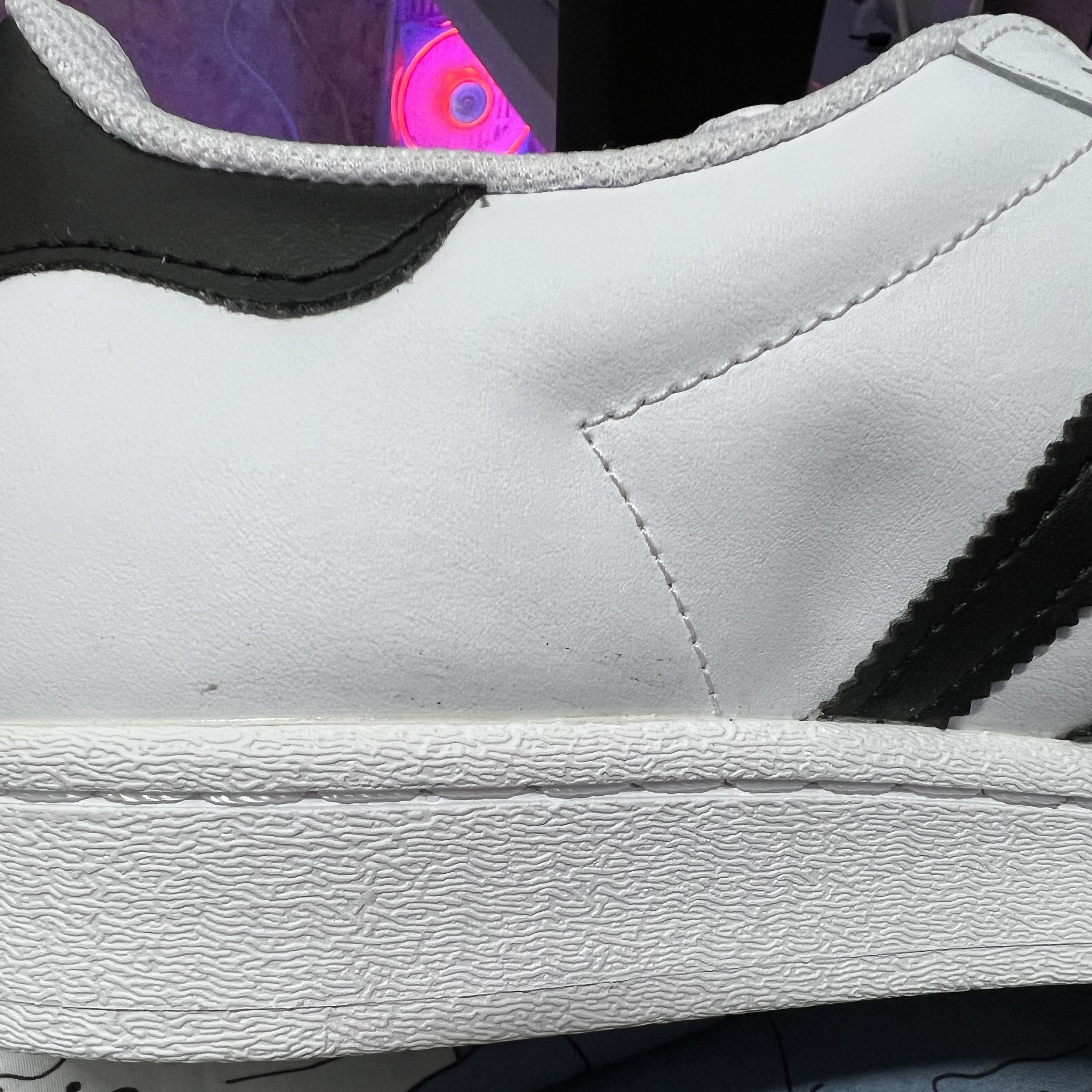 Adidas Superstar White Black 착용 스타일 - 3