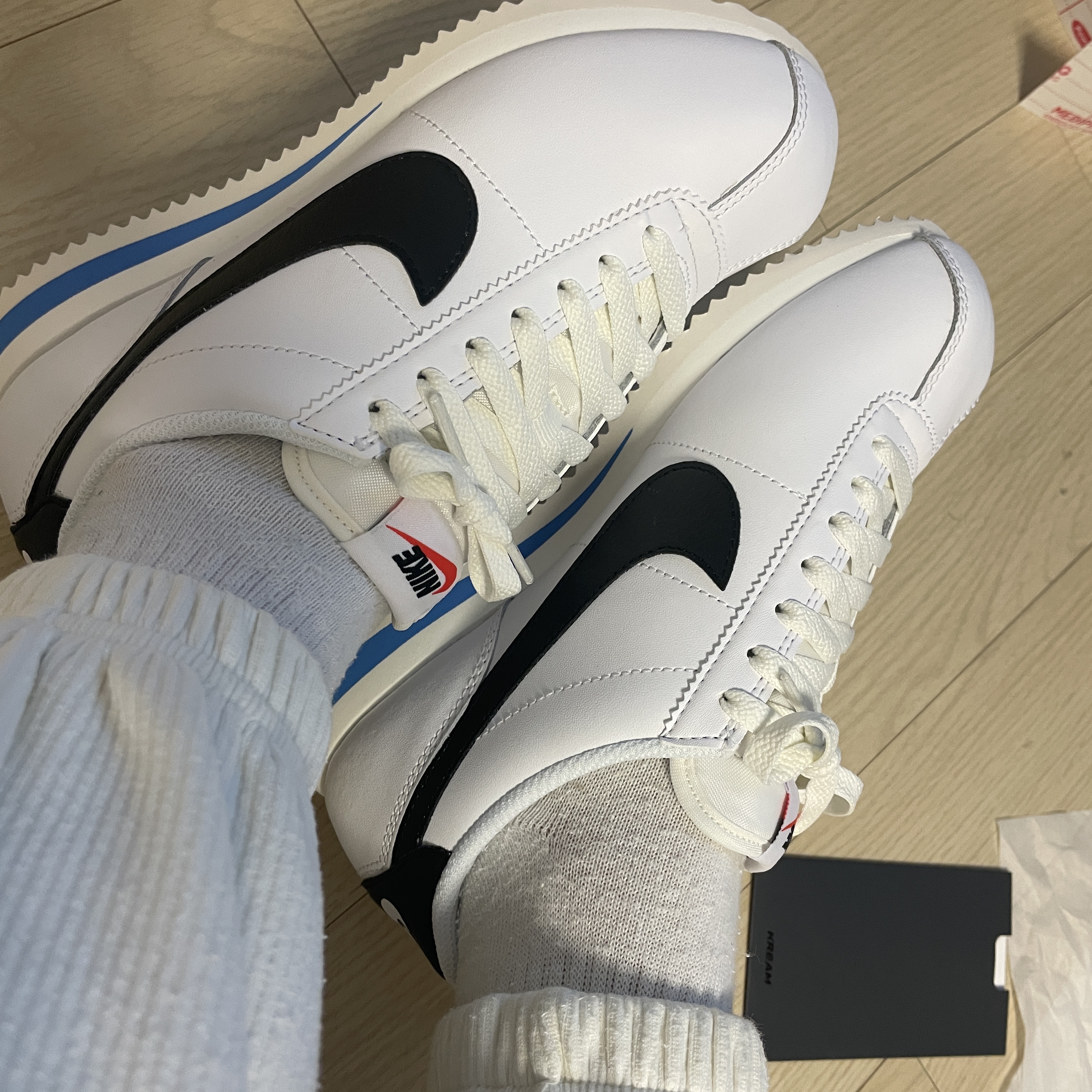 (W) Nike Cortez White and Black 착용 스타일