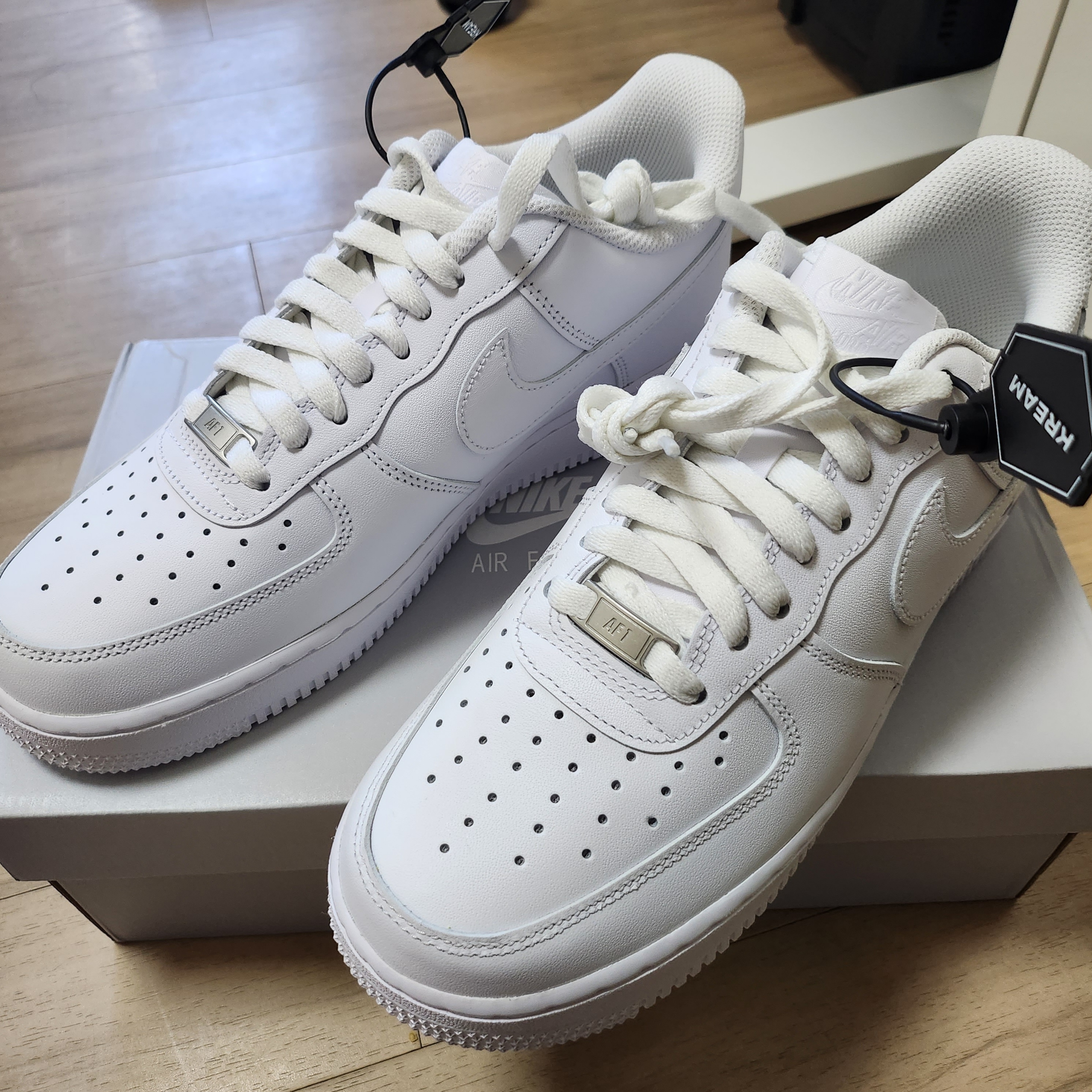 Nike Air Force 1 '07 Low White 착용 스타일