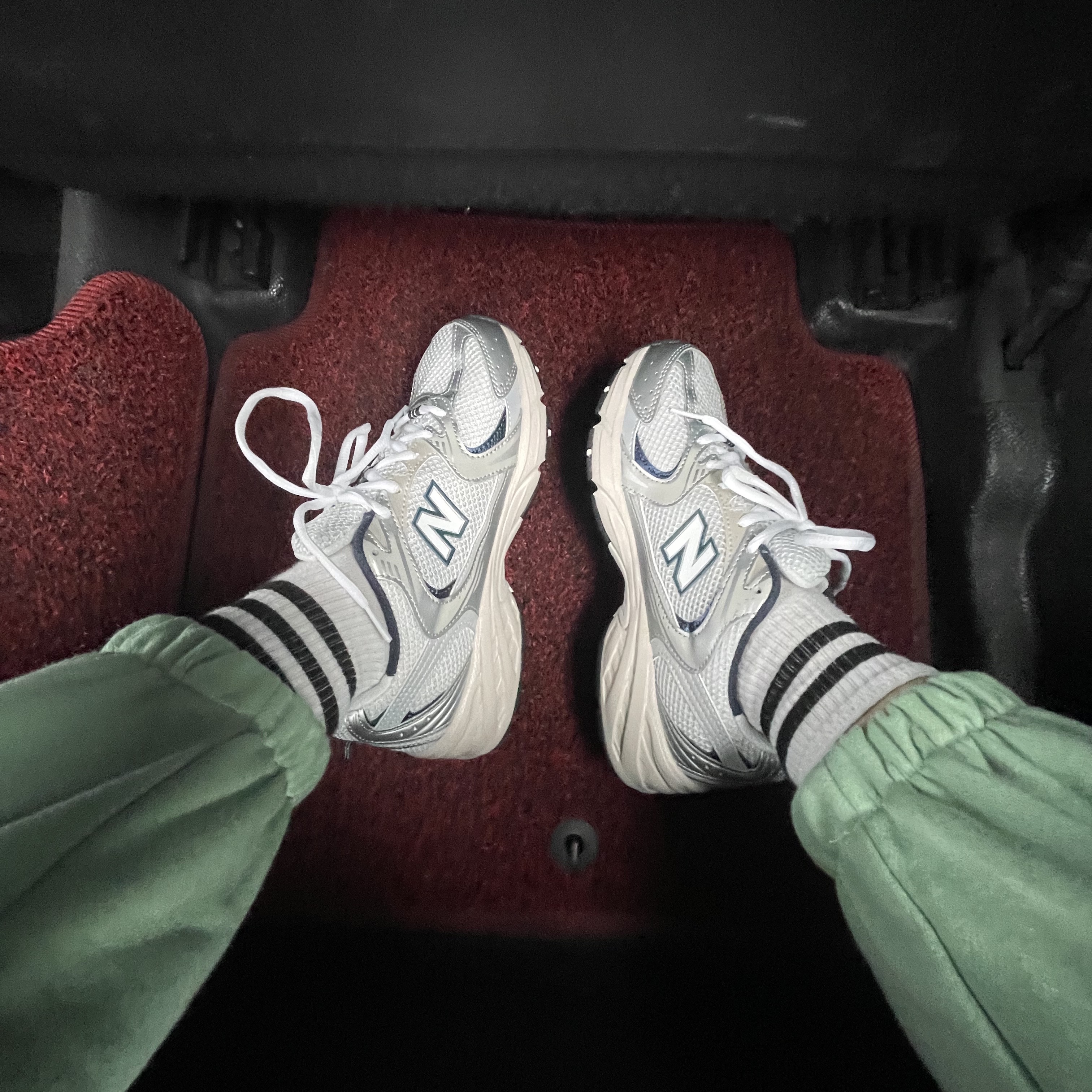 New Balance 530 Steel Grey 착용 스타일