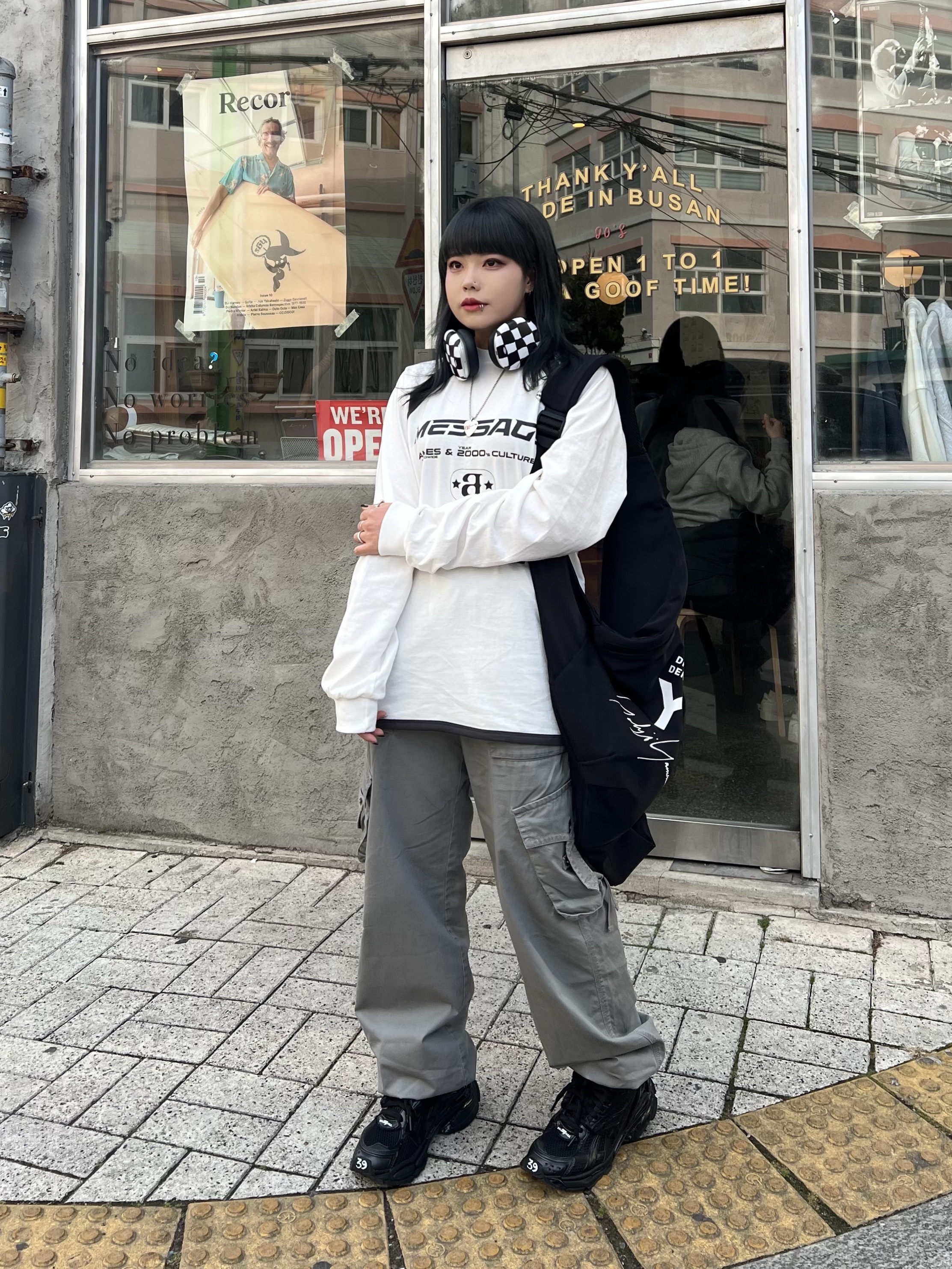 Balenciaga Runner Sneakers Monocolor Black, Apple AirPods Max Lightning Space Gray (Korean Ver.) 착용 스타일 - 2