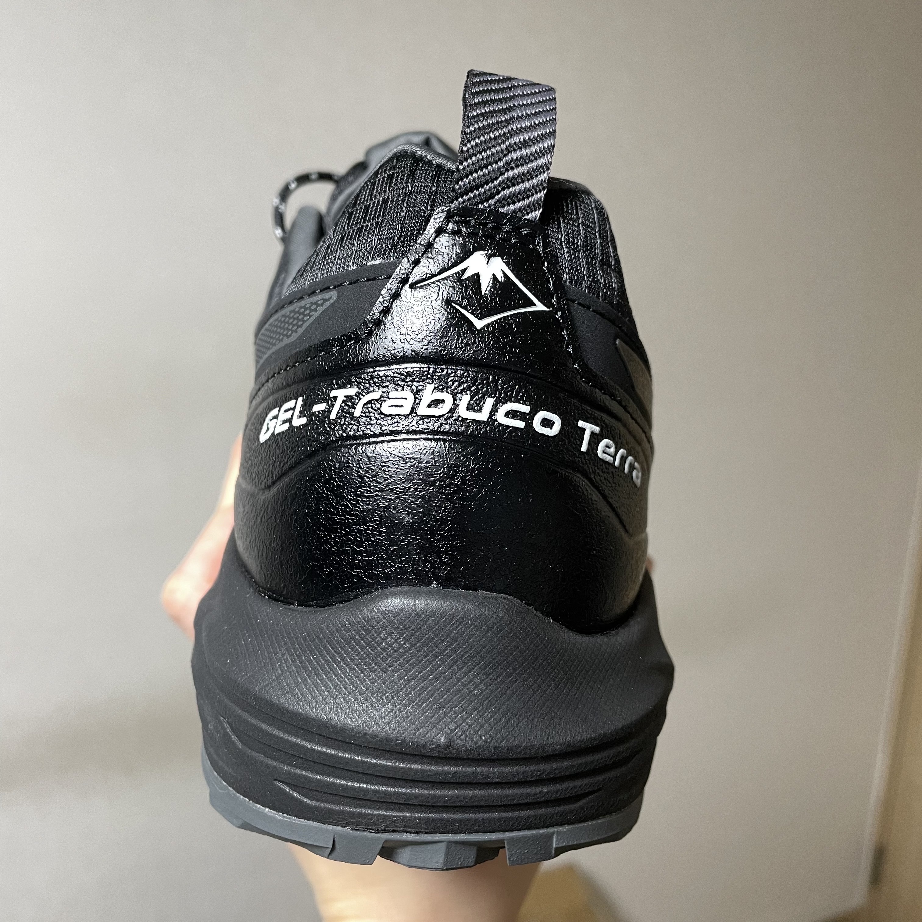 Asics Gel-Trabuco Terra Black Dark Grey 착용 스타일 - 1
