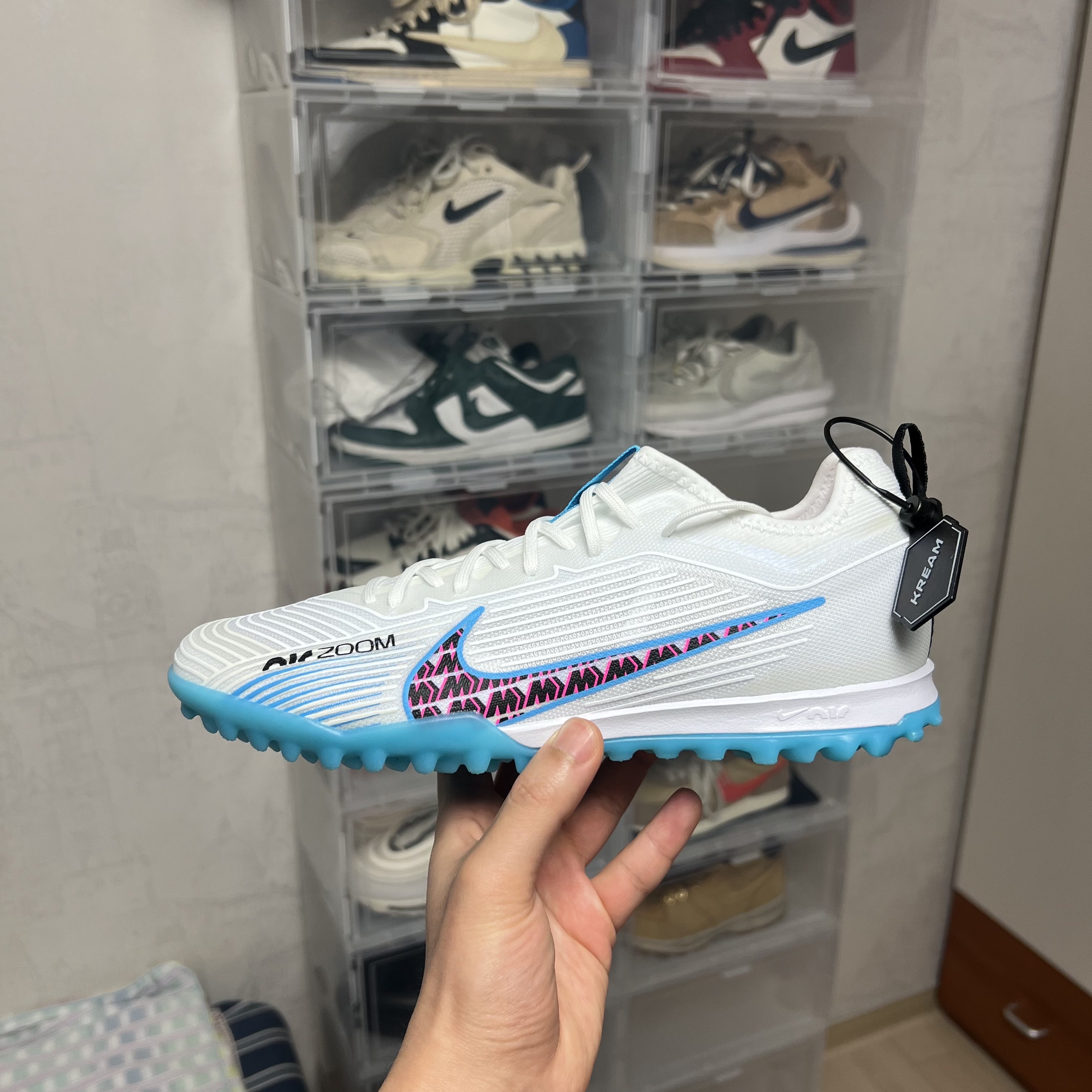 Nike Zoom Mercurial Vapor 15 Pro TF White Baltic Blue, Jordan 1 x Travis Scott x Fragment Retro Low OG SP Military Blue 착용 스타일 - 2