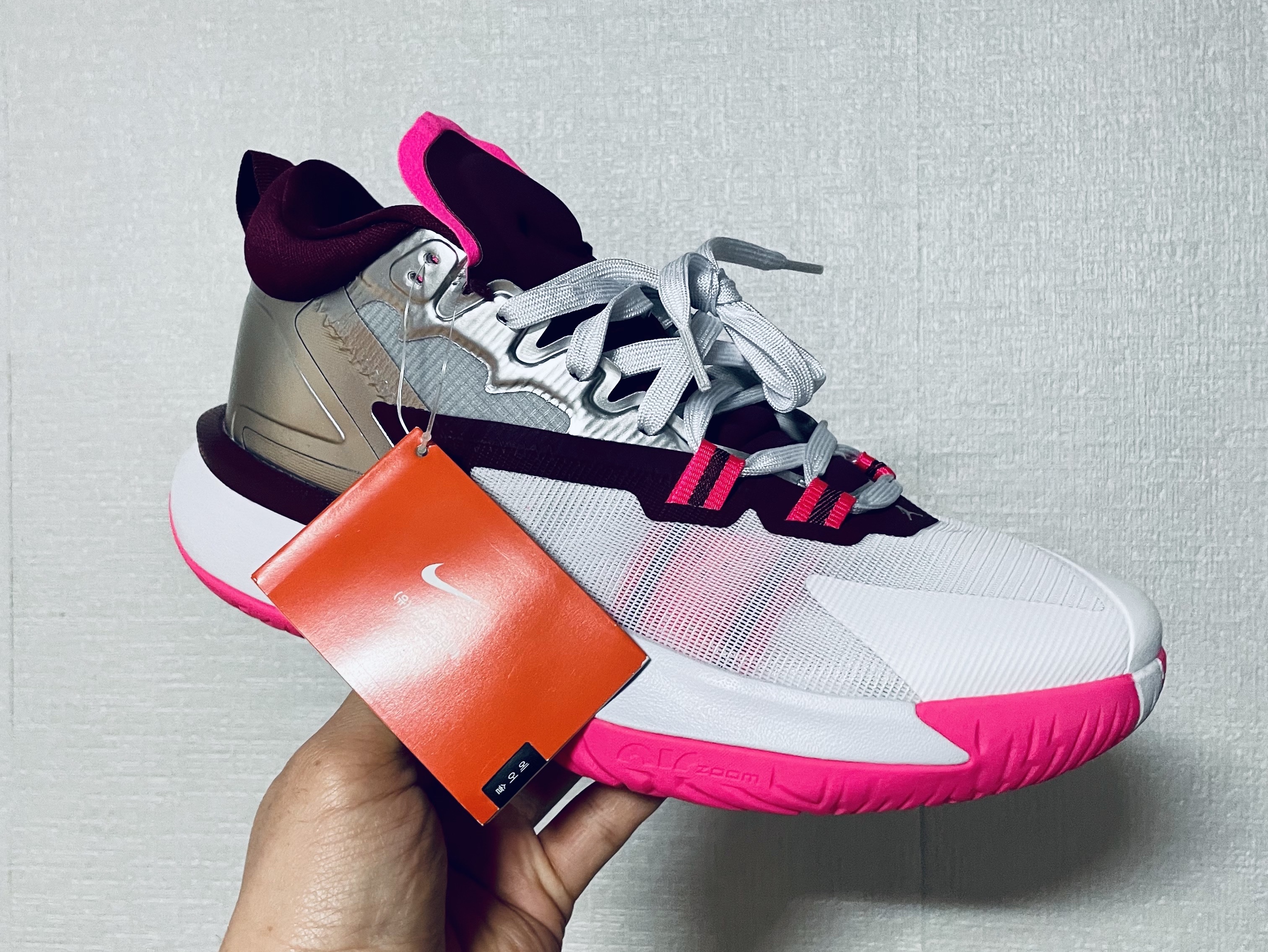 Jordan Zion 1 PF White Metallic Silver Hyper Pink 착용 스타일