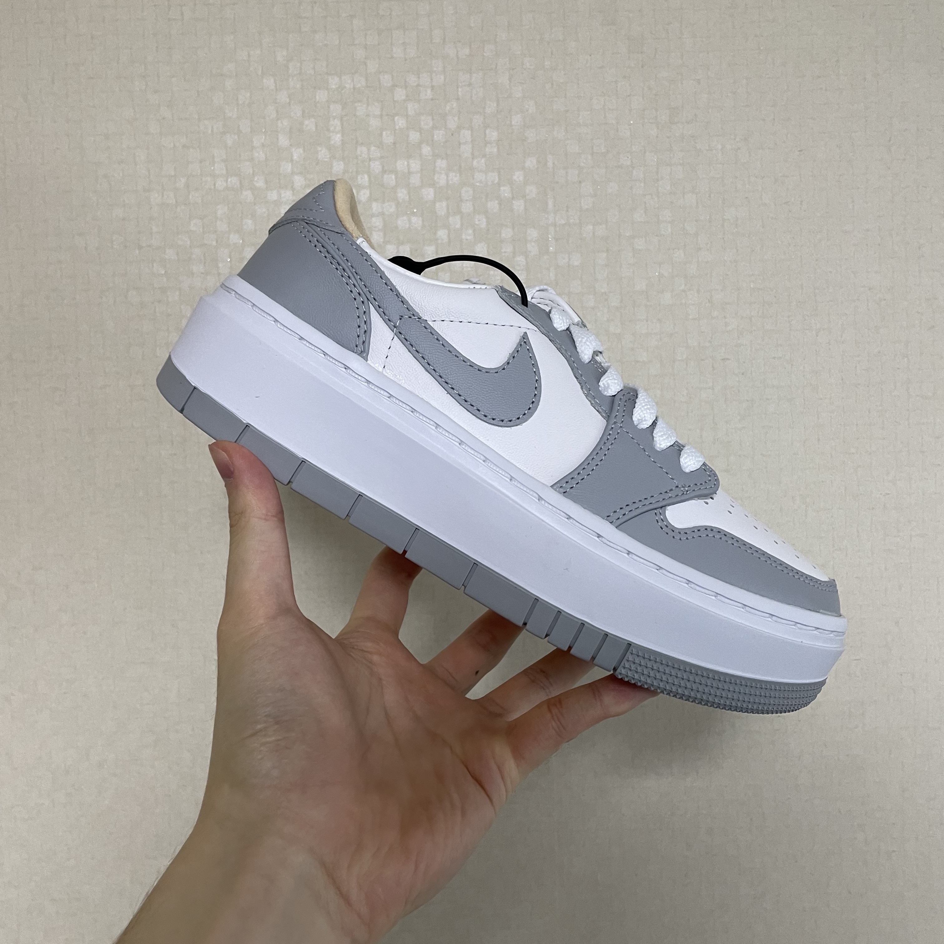 (W) Jordan 1 Elevate Low White and Wolf Grey 착용 스타일