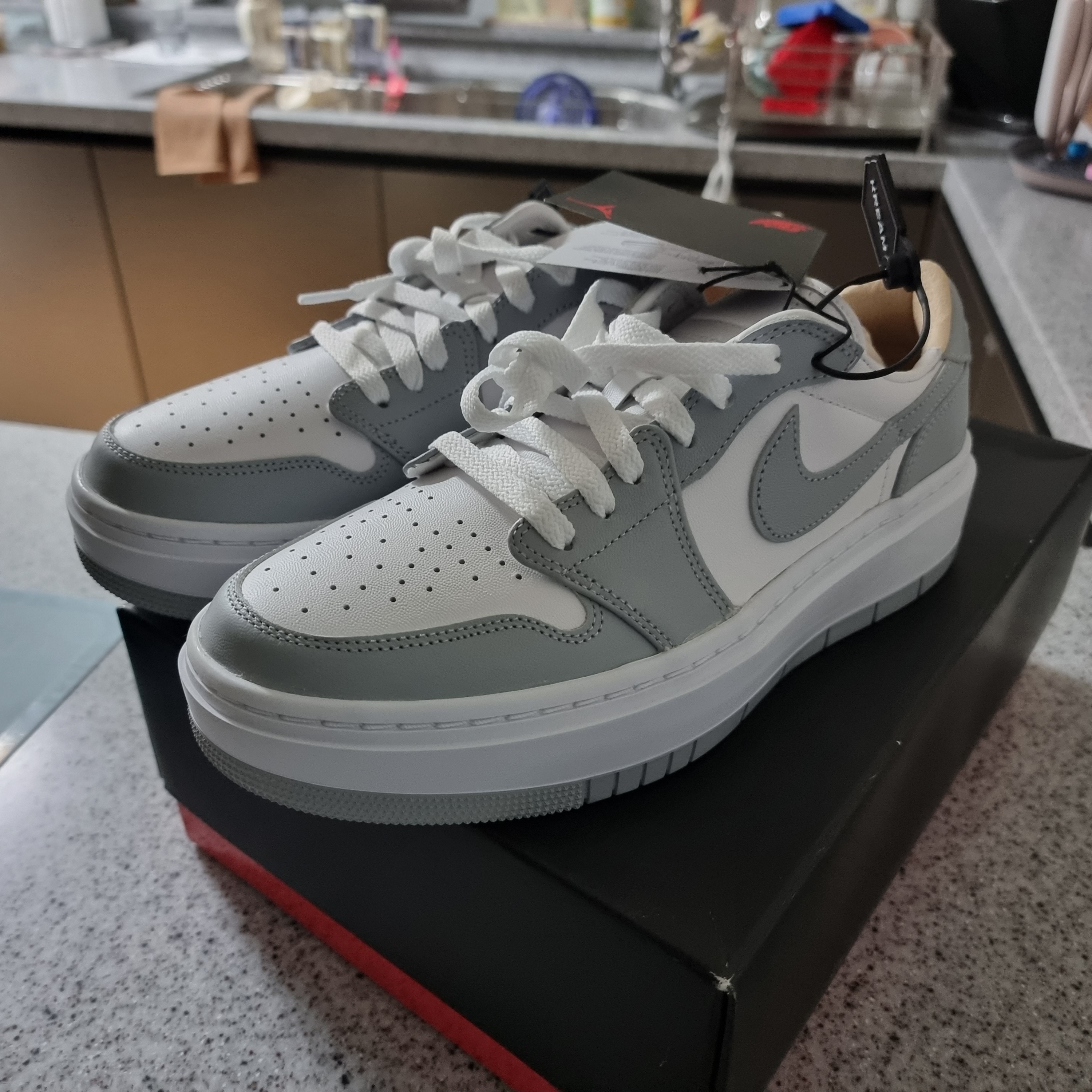(W) Jordan 1 Elevate Low White and Wolf Grey 착용 스타일