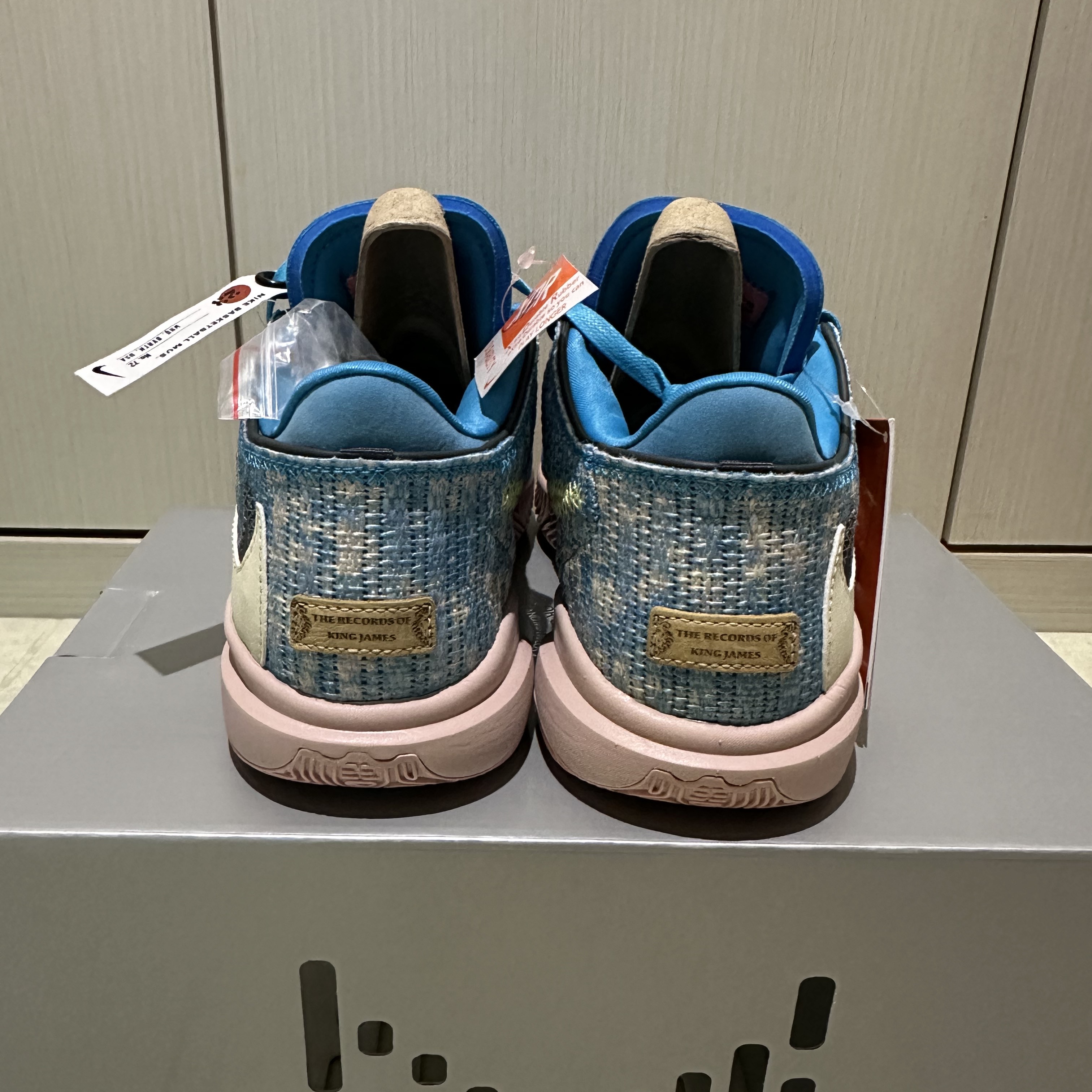 Nike LeBron XX ASW EP Blue Lightning Coconut Milk 착용 스타일 - 5