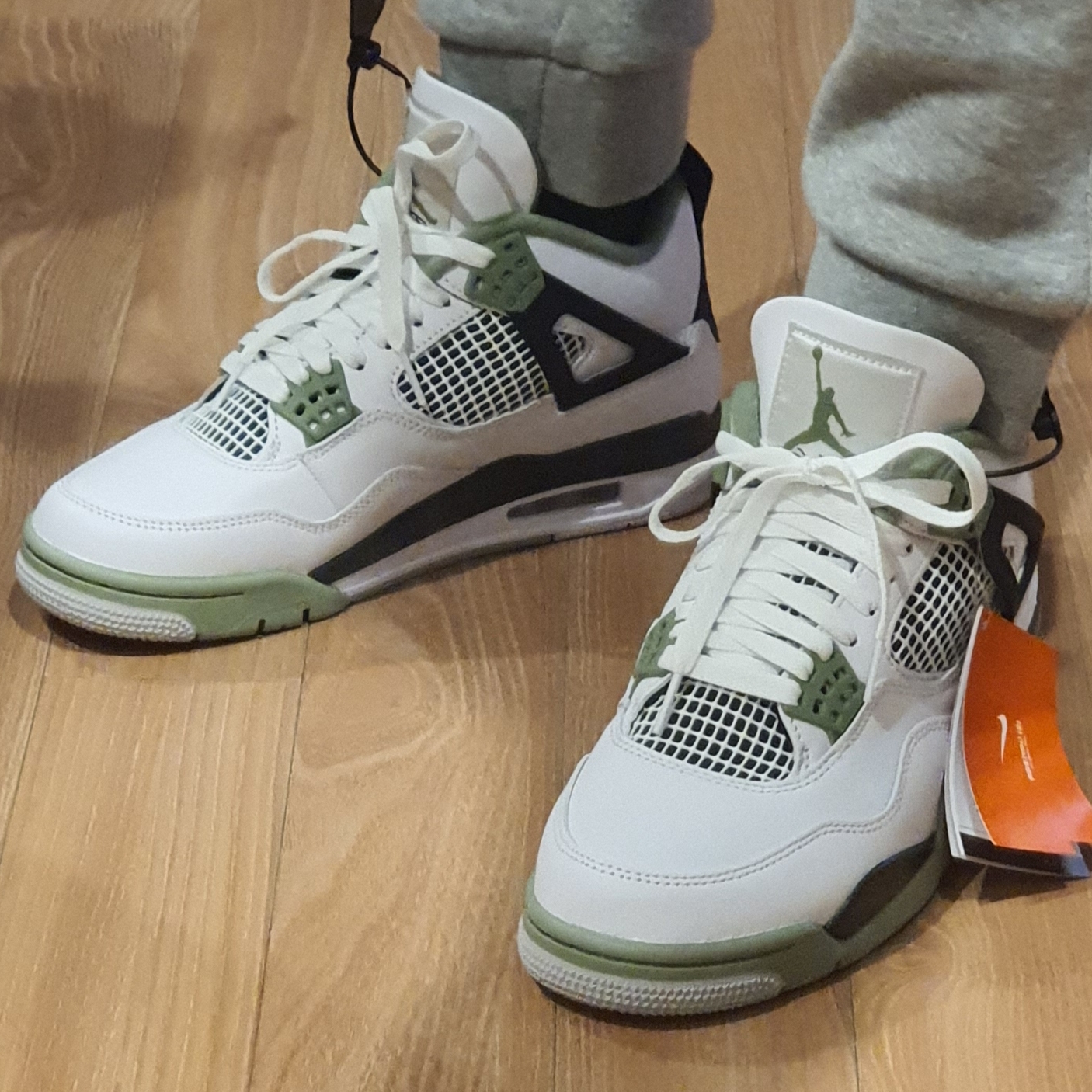 (W) Jordan 4 Retro Oil Green 착용 스타일 - 3