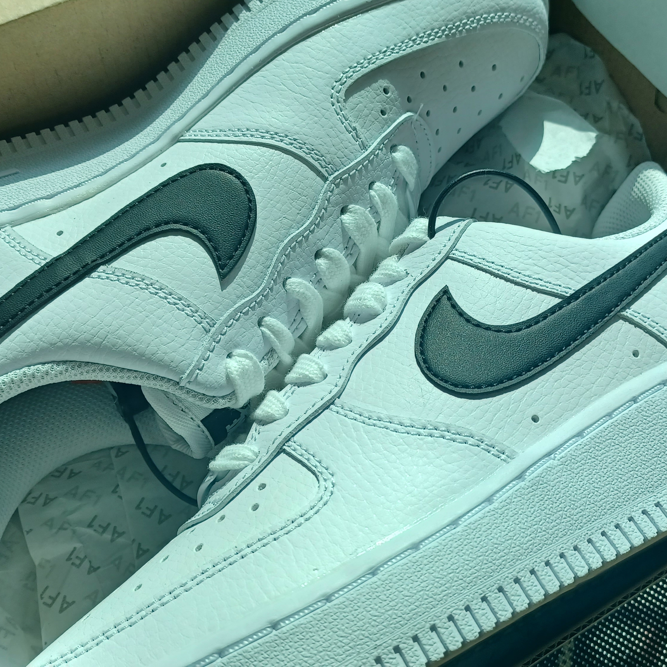 (W) Nike Air Force 1 '07 White Black 착용 스타일