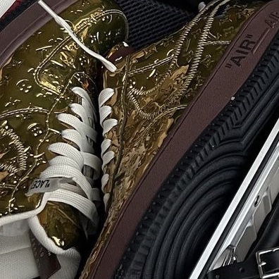 Louis Vuitton x Nike Air Force 1 Low by Virgil Abloh Met Gold 착용 스타일