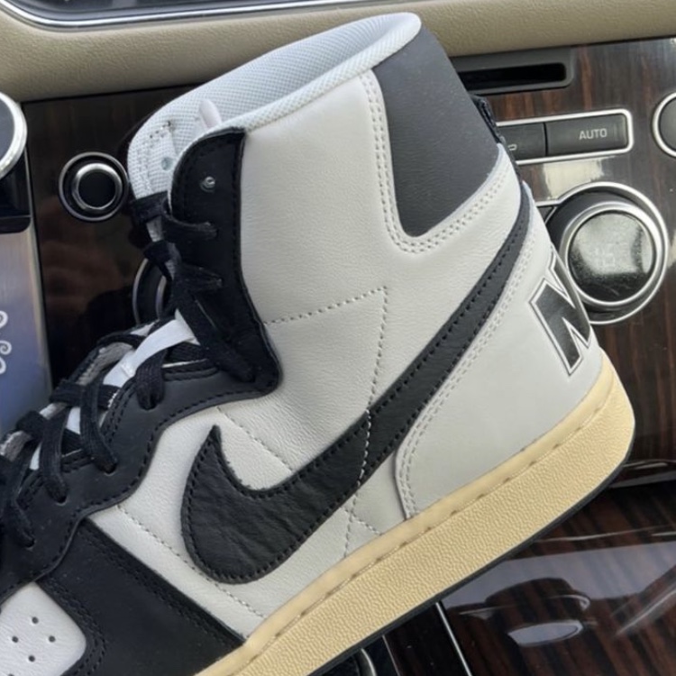 Nike Terminator High Granite and Dark Obsidian 착용 스타일