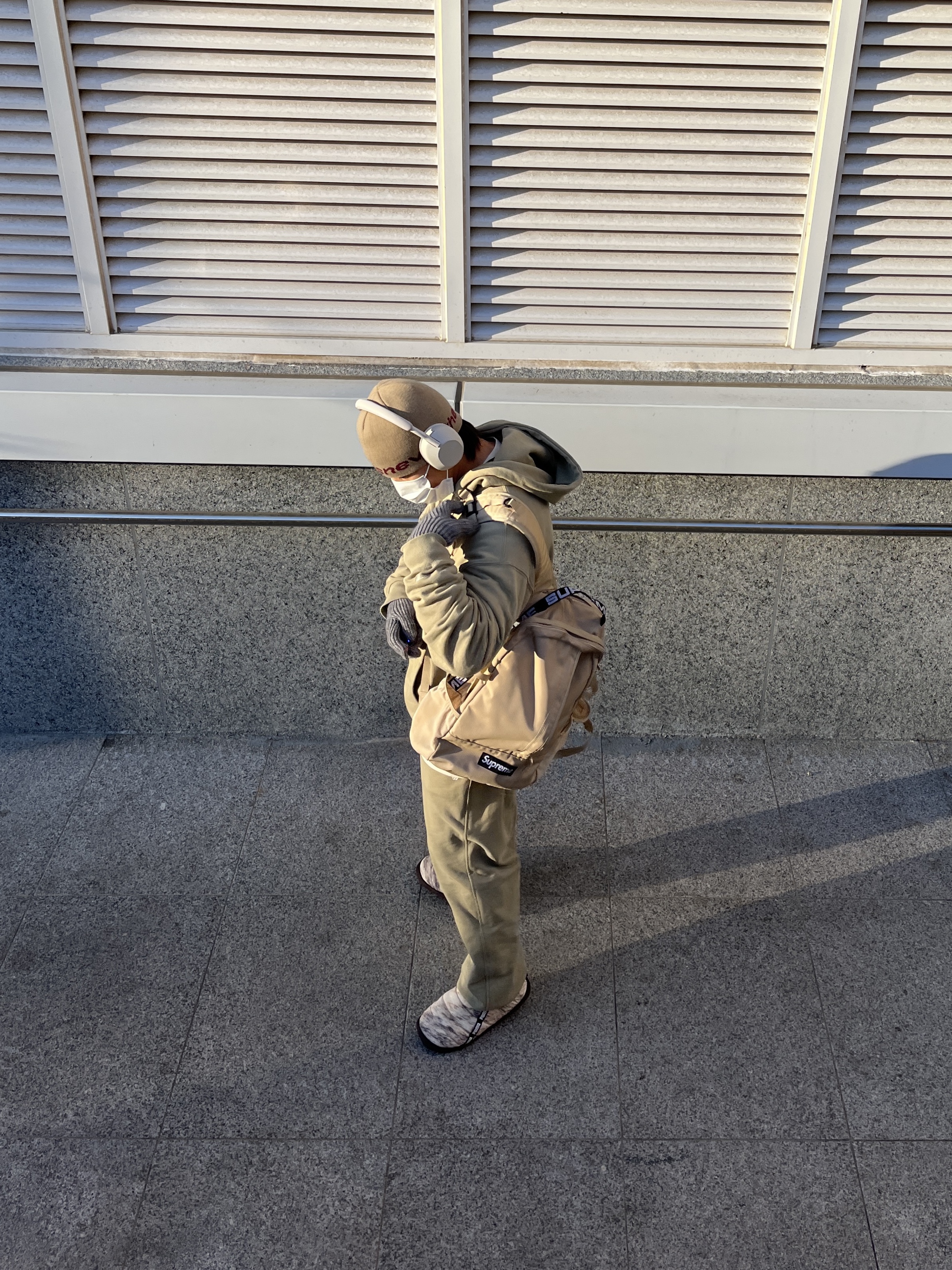 Supreme Backpack Tan - 18SS 착용 스타일 - 2