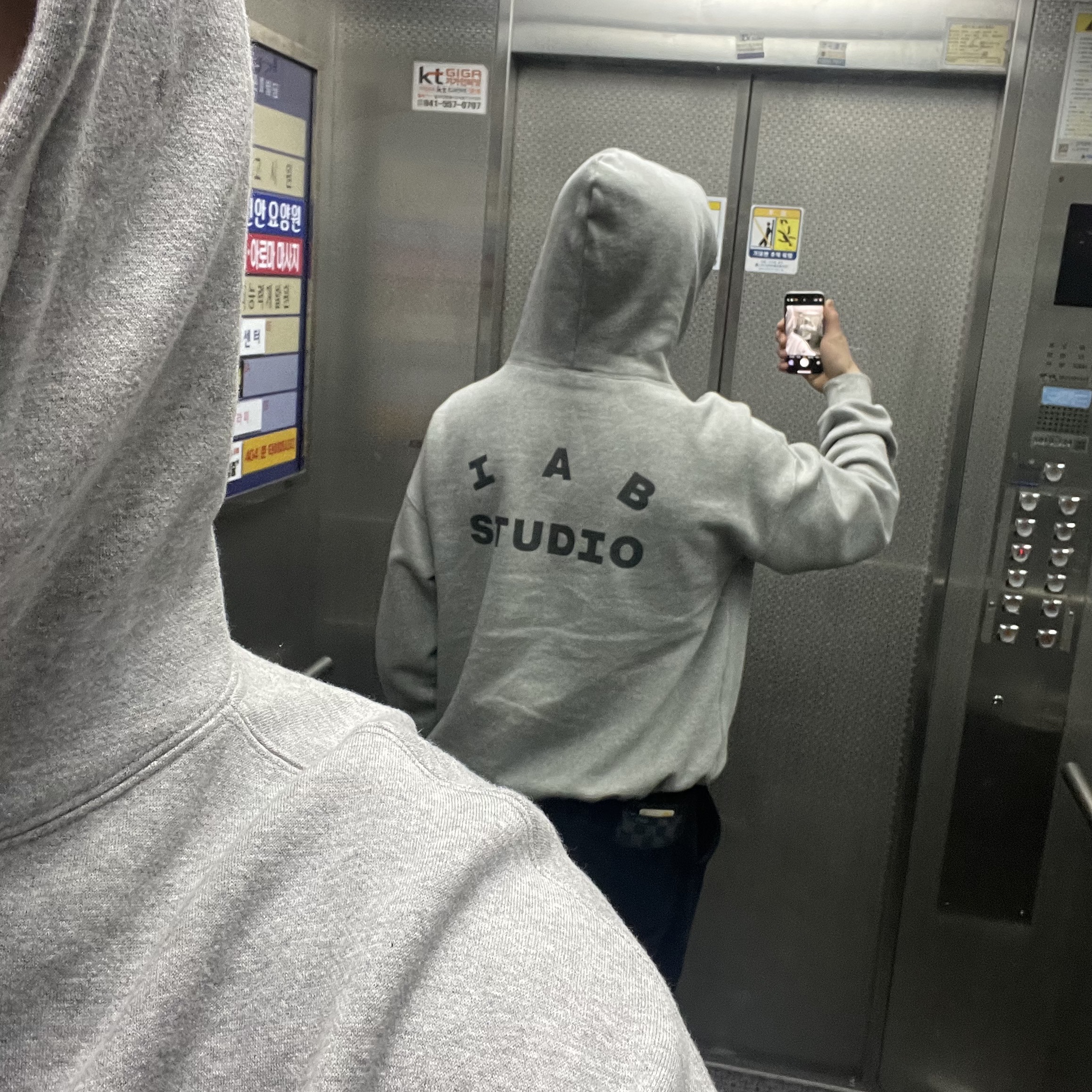 IAB Studio x Hyundai Mobis Hoodie 착용 스타일