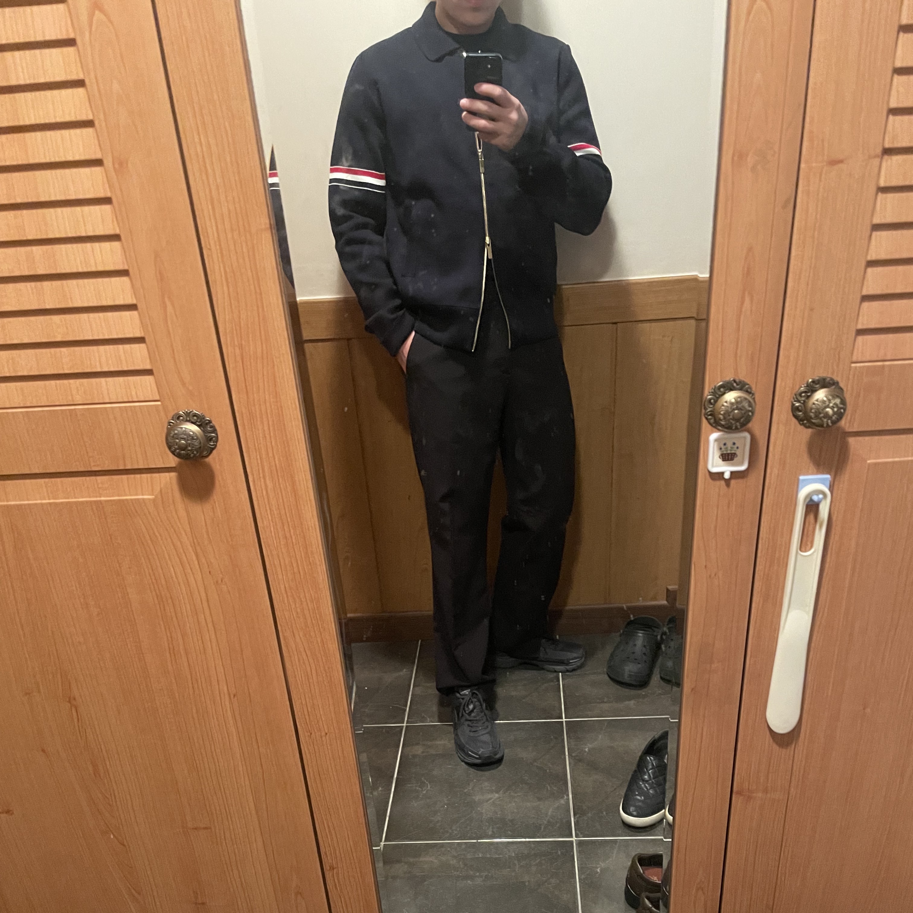 Thom Browne Cotton Milano Stitch RWB Armband Polo Bomber Jacket Navy 착용 스타일