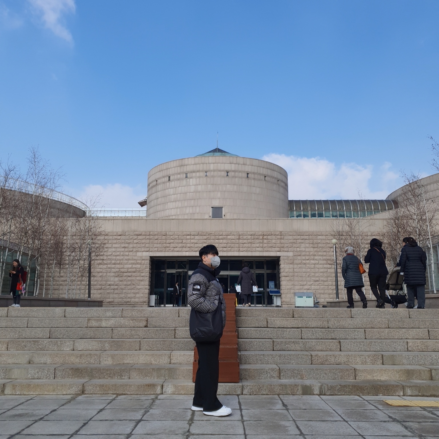 Supreme x The North Face Studded Nuptse Jacket Black - 21SS, Maison Mihara Yasuhiro Blakey OG Sole Leather Low-top Sneakers White 착용 스타일 - 1