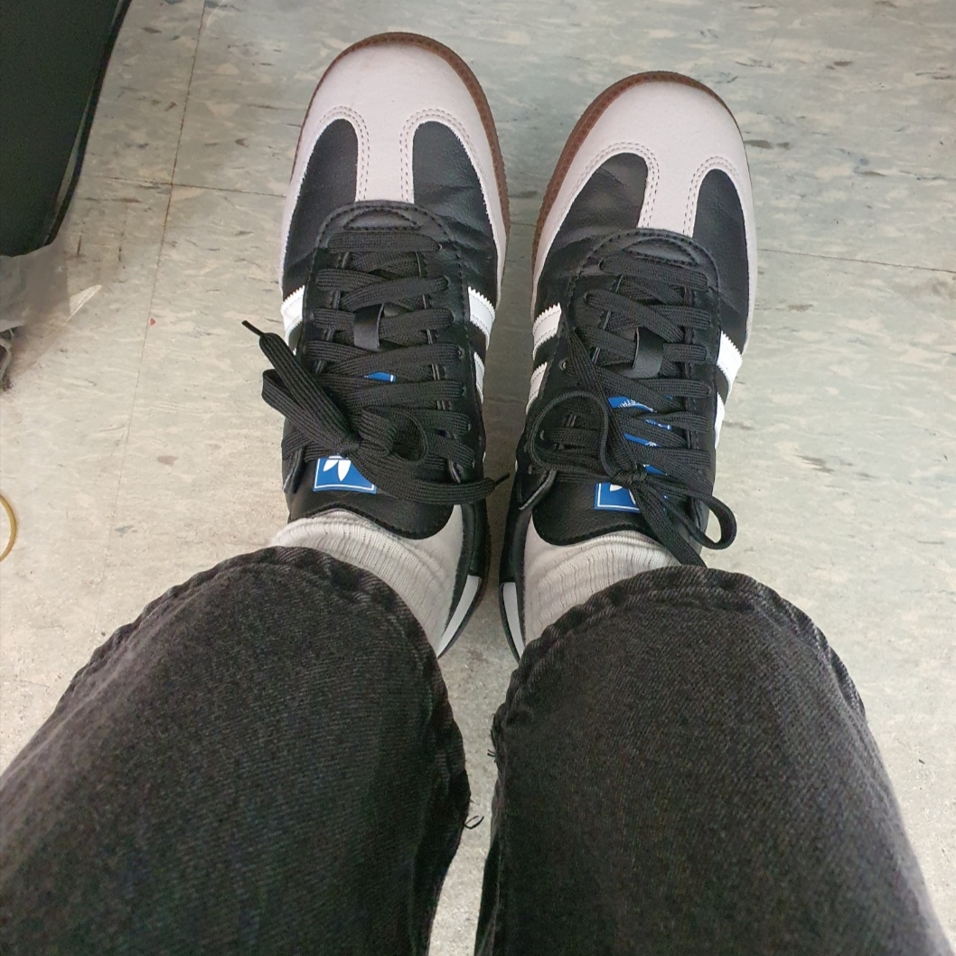 Adidas Samba Vegan Black White 착용 스타일
