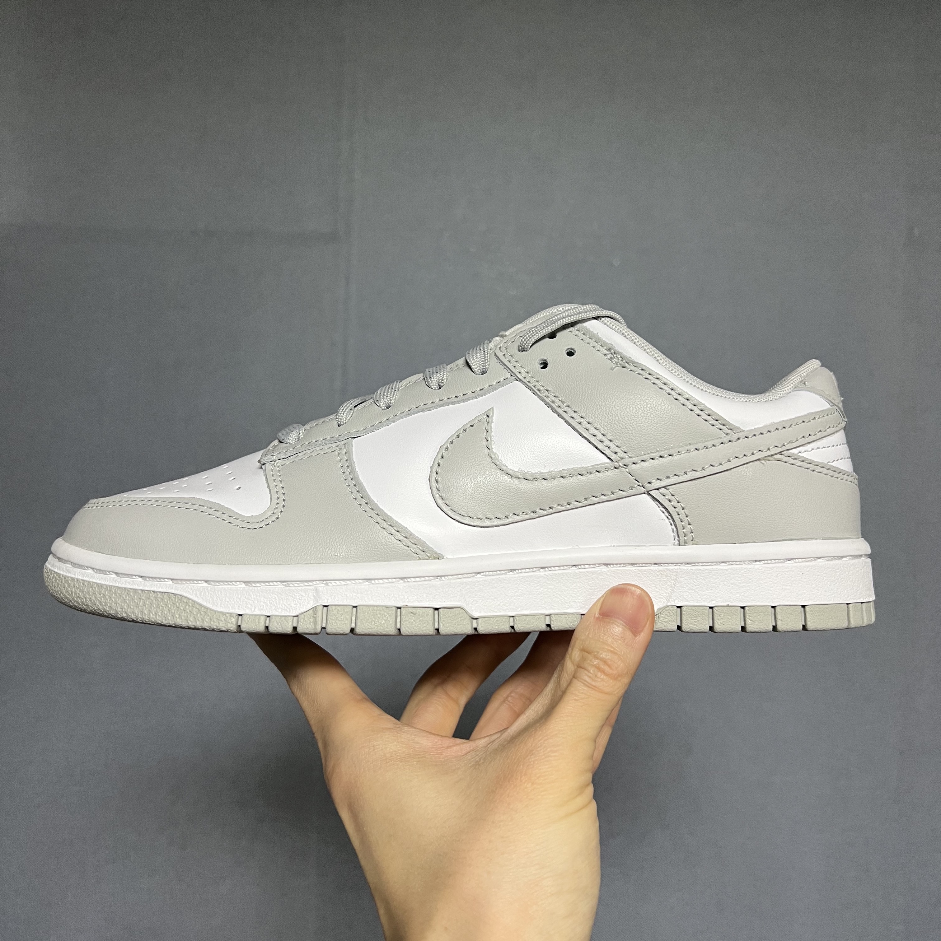 Nike Dunk Low Retro Grey Fog 착용 스타일 - 3