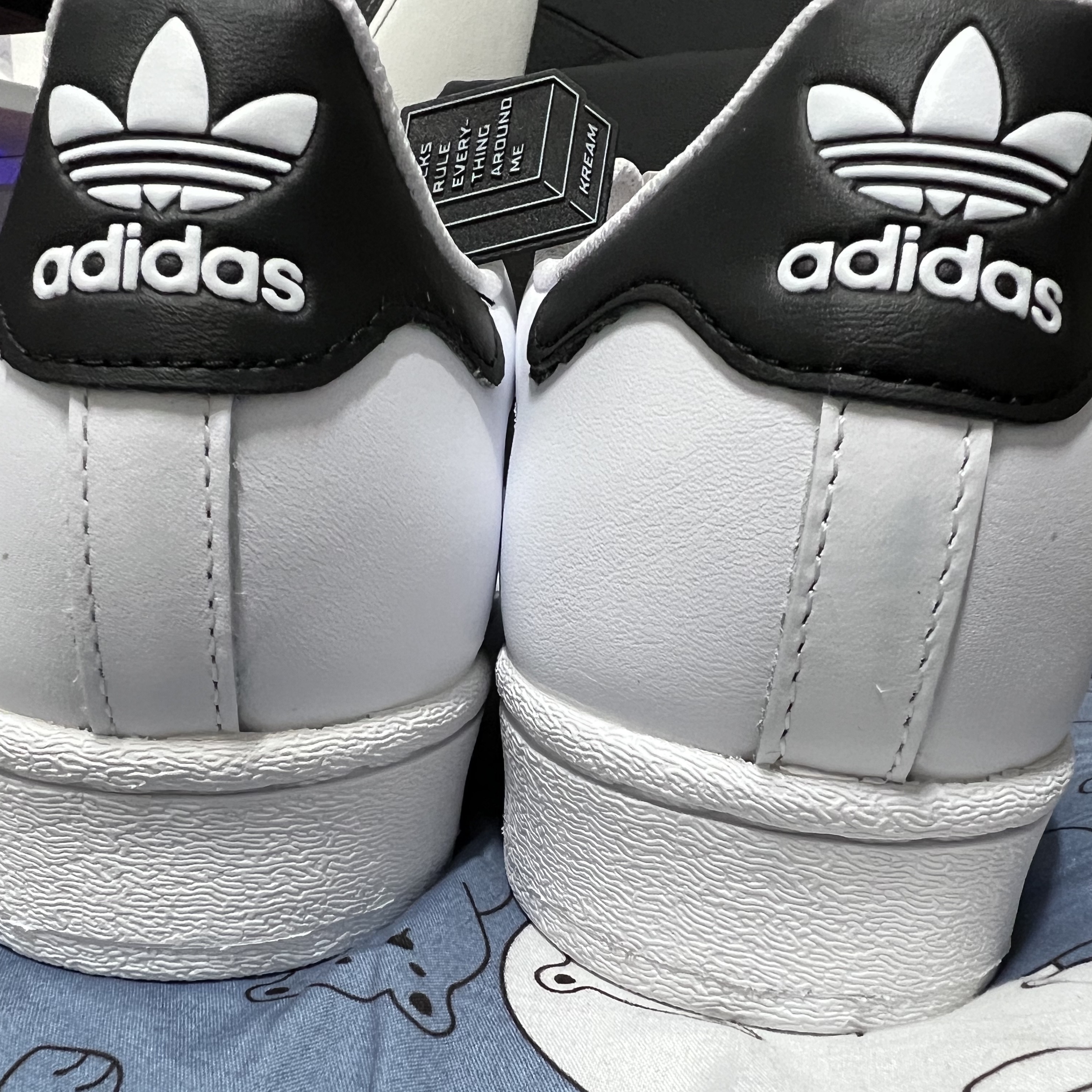Adidas Superstar White Black 착용 스타일 - 4