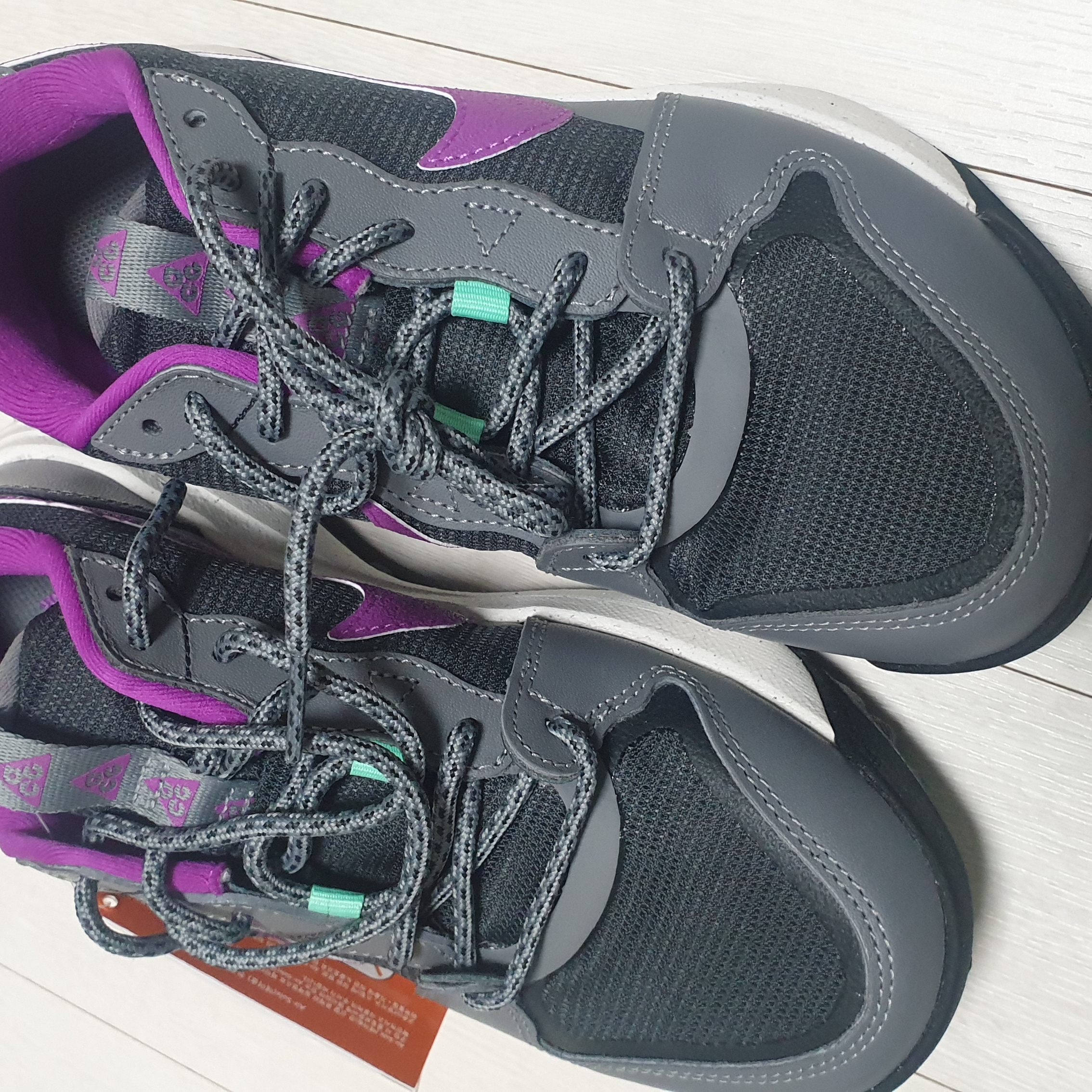 Nike ACG Lowcate Smoke Grey Vivid Purple 착용 스타일